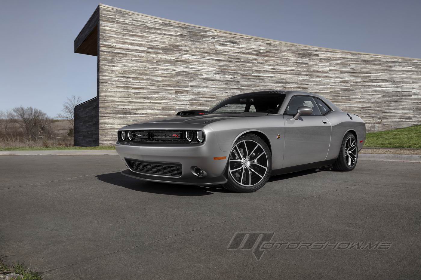 Photos by MotorShow. Cars Dodge 2018 Challenger 392 HEMI Scat Pack Shaker