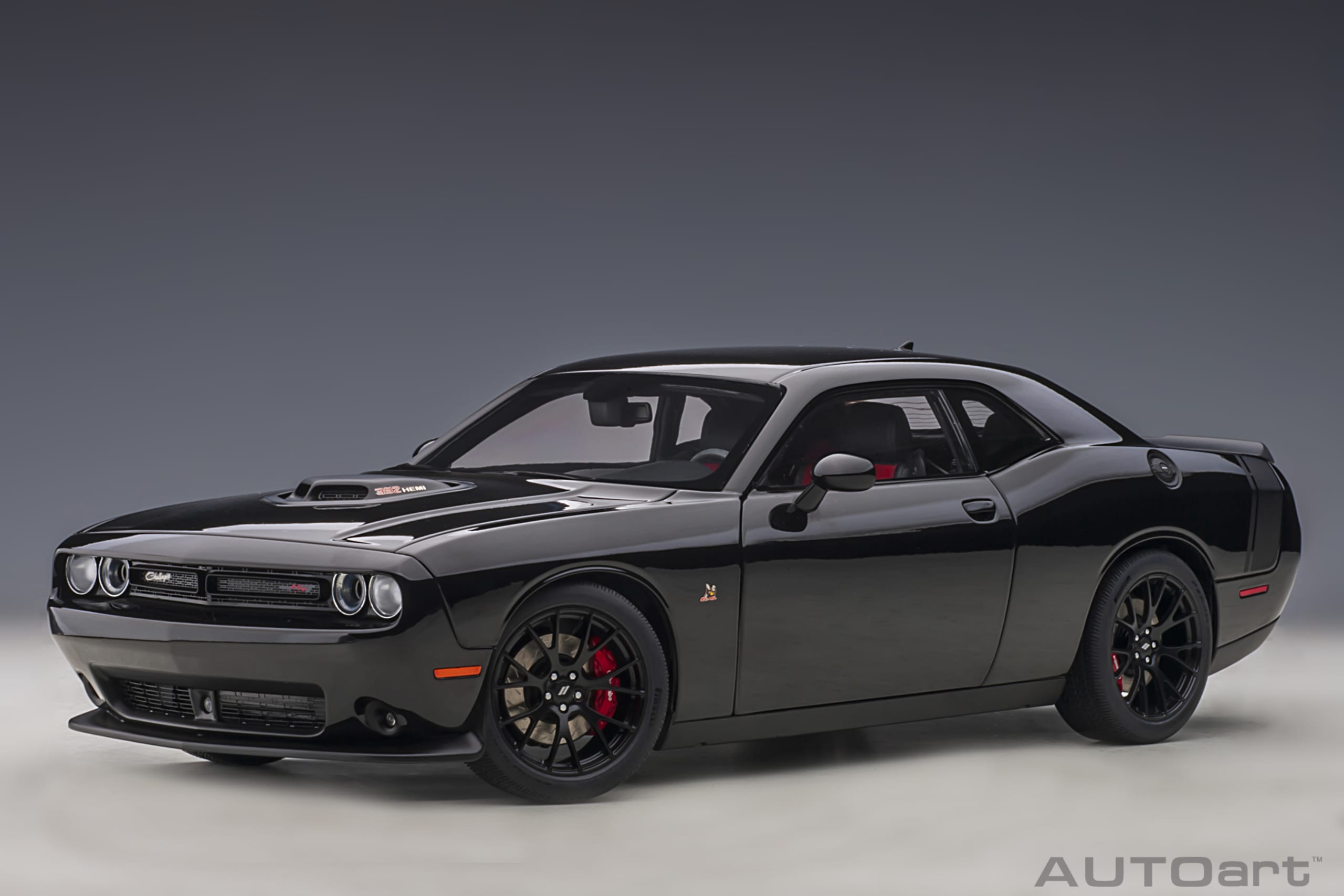 1:18 Dodge Challenger 392 Hemi Scat Pack Shaker Pitch Black 2018