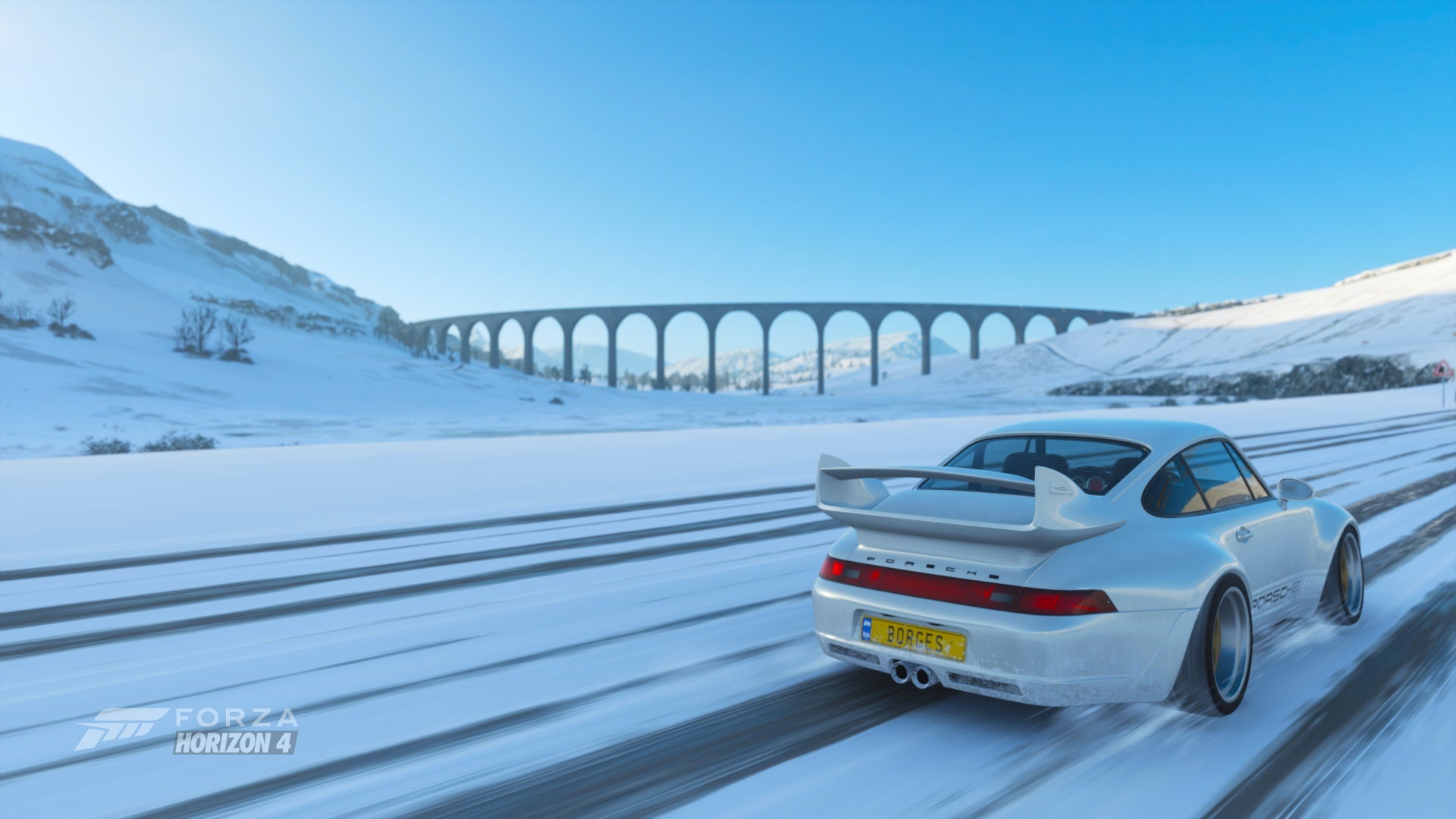 Snow White PORSCHE 911 Carrera 2