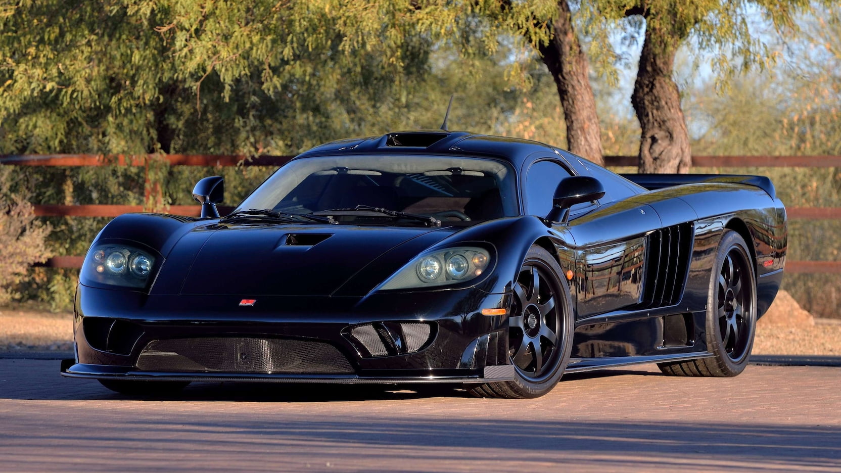 Машина Saleen s7