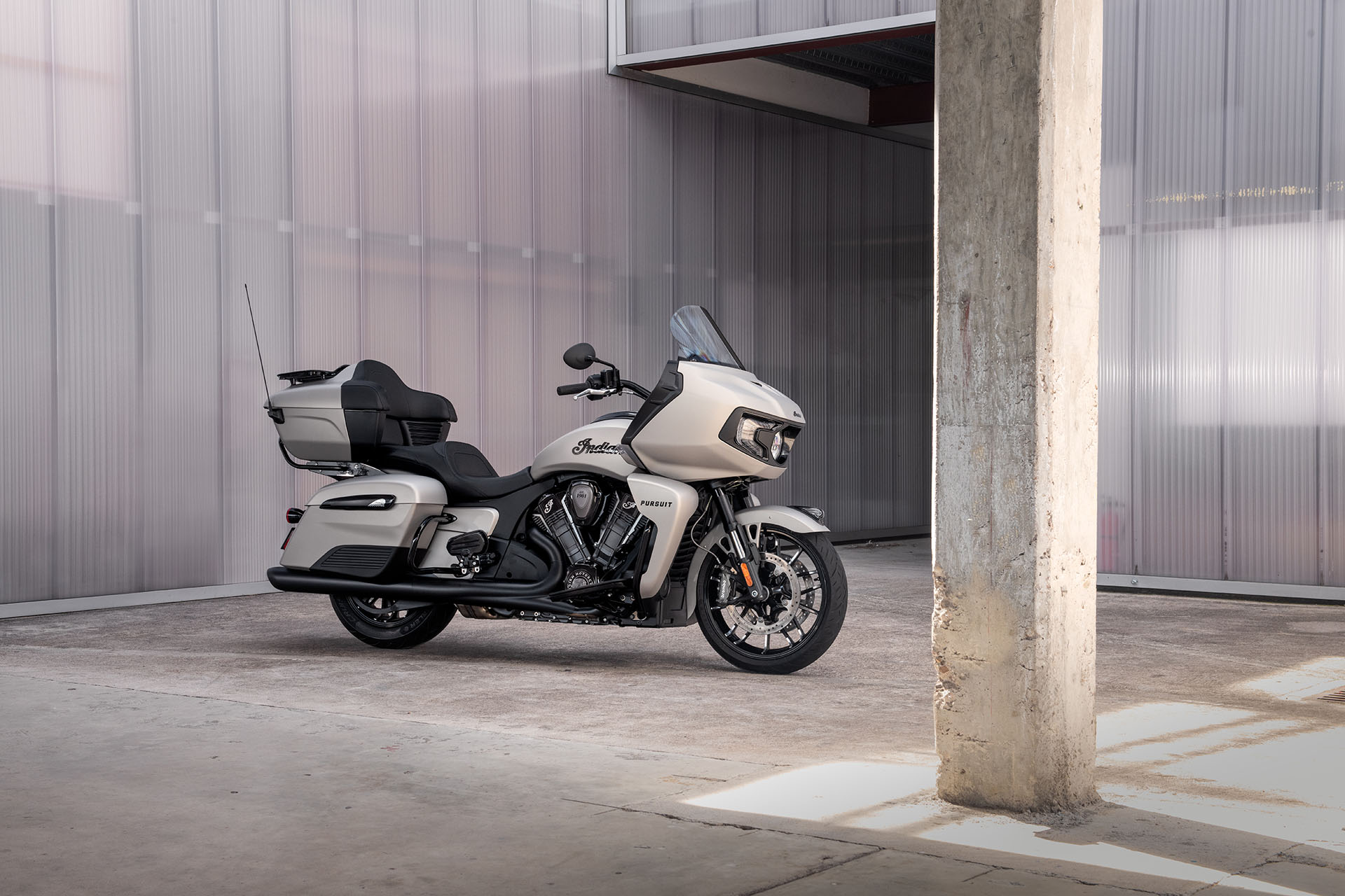New 2022 Indian Pursuit® Dark Horse®, Elkhart IN. Specs, Price, Photo. Spirit Blue Metallic
