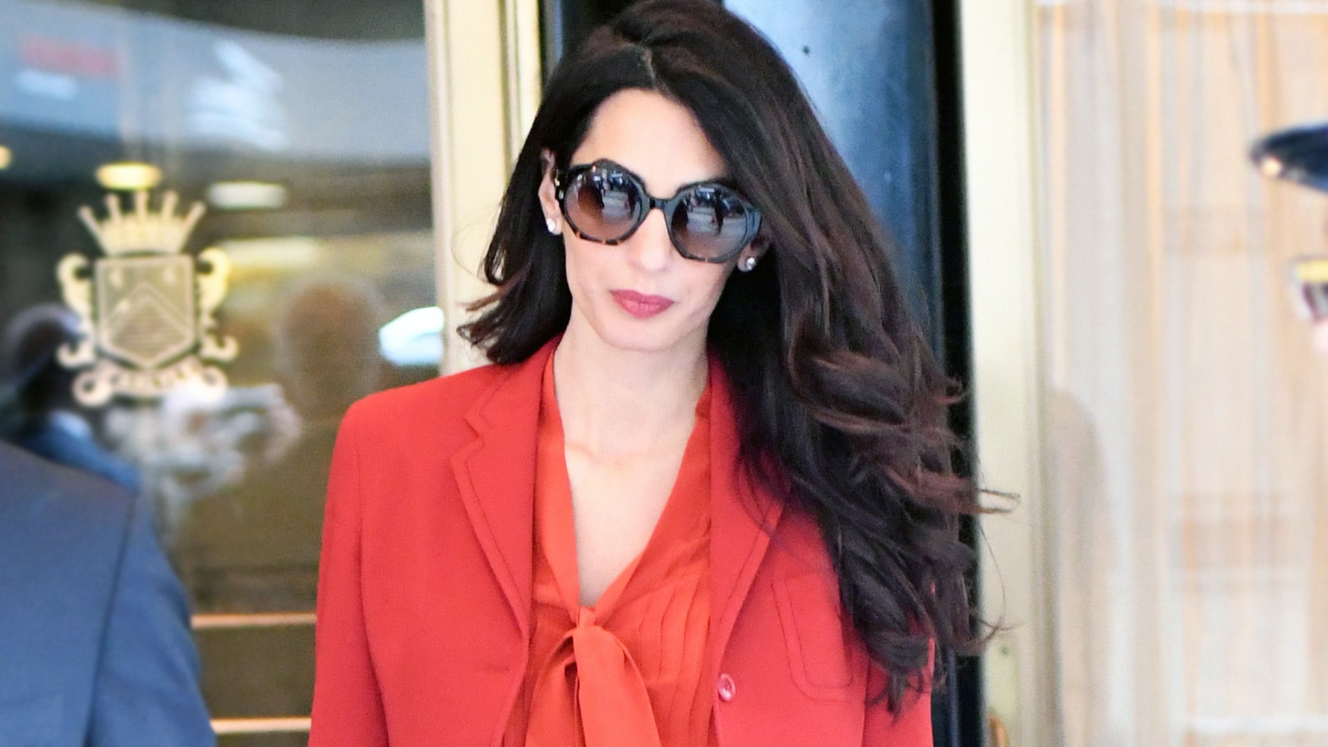 How I got 2019's most requested hairstyle—Amal Clooney's blowout