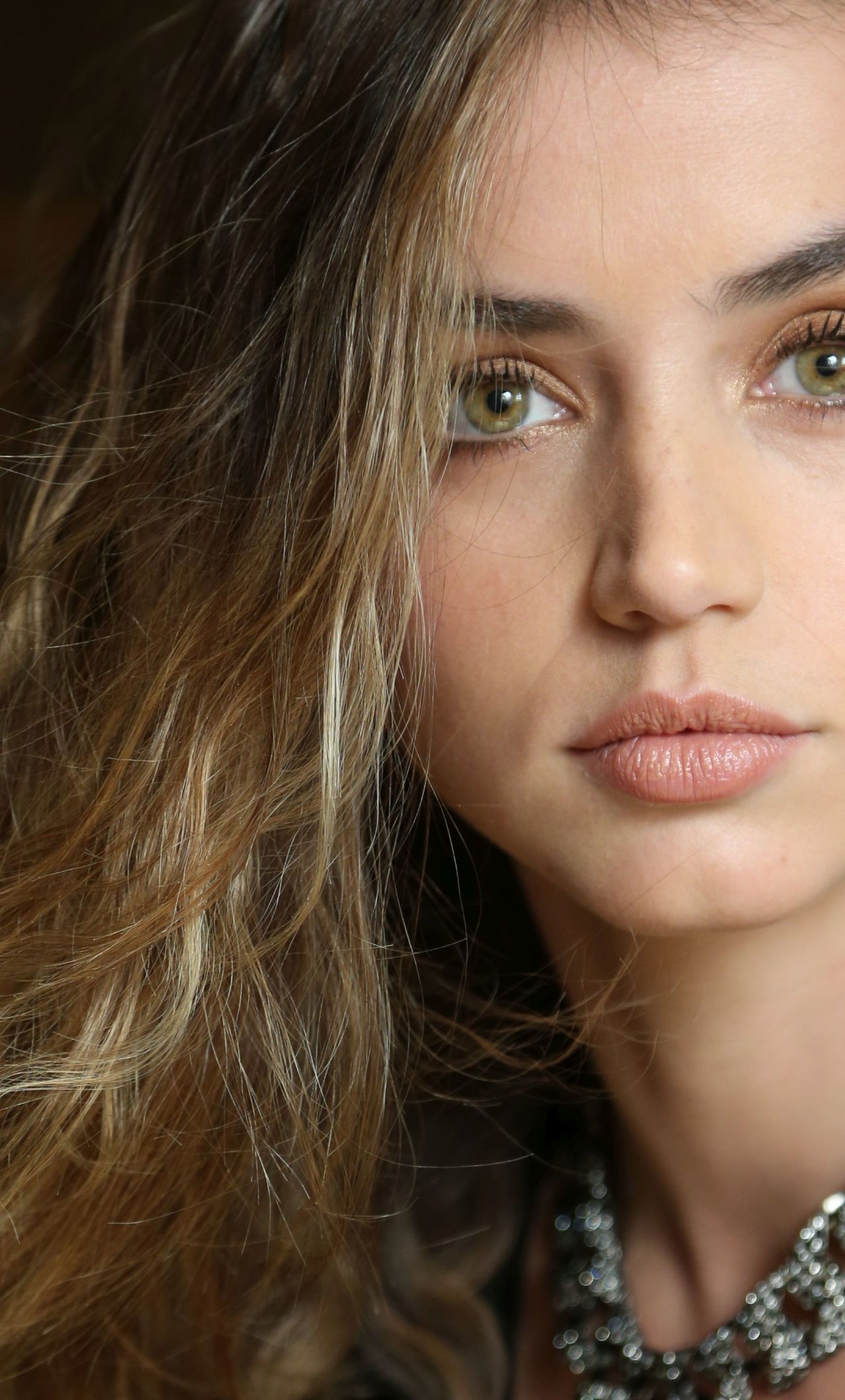 Ana de Armas Wallpaper