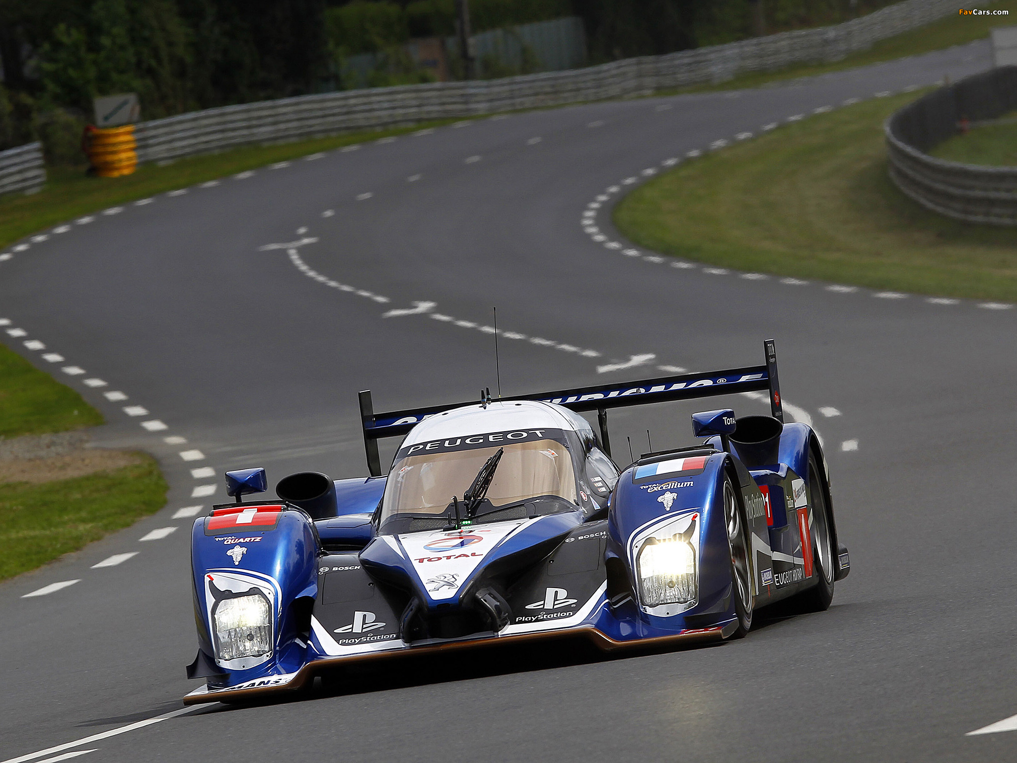 Peugeot 908 HDi FAP 2010 wallpaper (2048x1536)