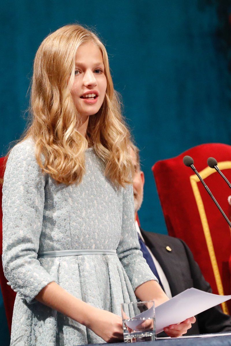 RoyalDish of Asturias Awards 2019. Leonor princess of asturias, Princess outfits, Royal family portrait
