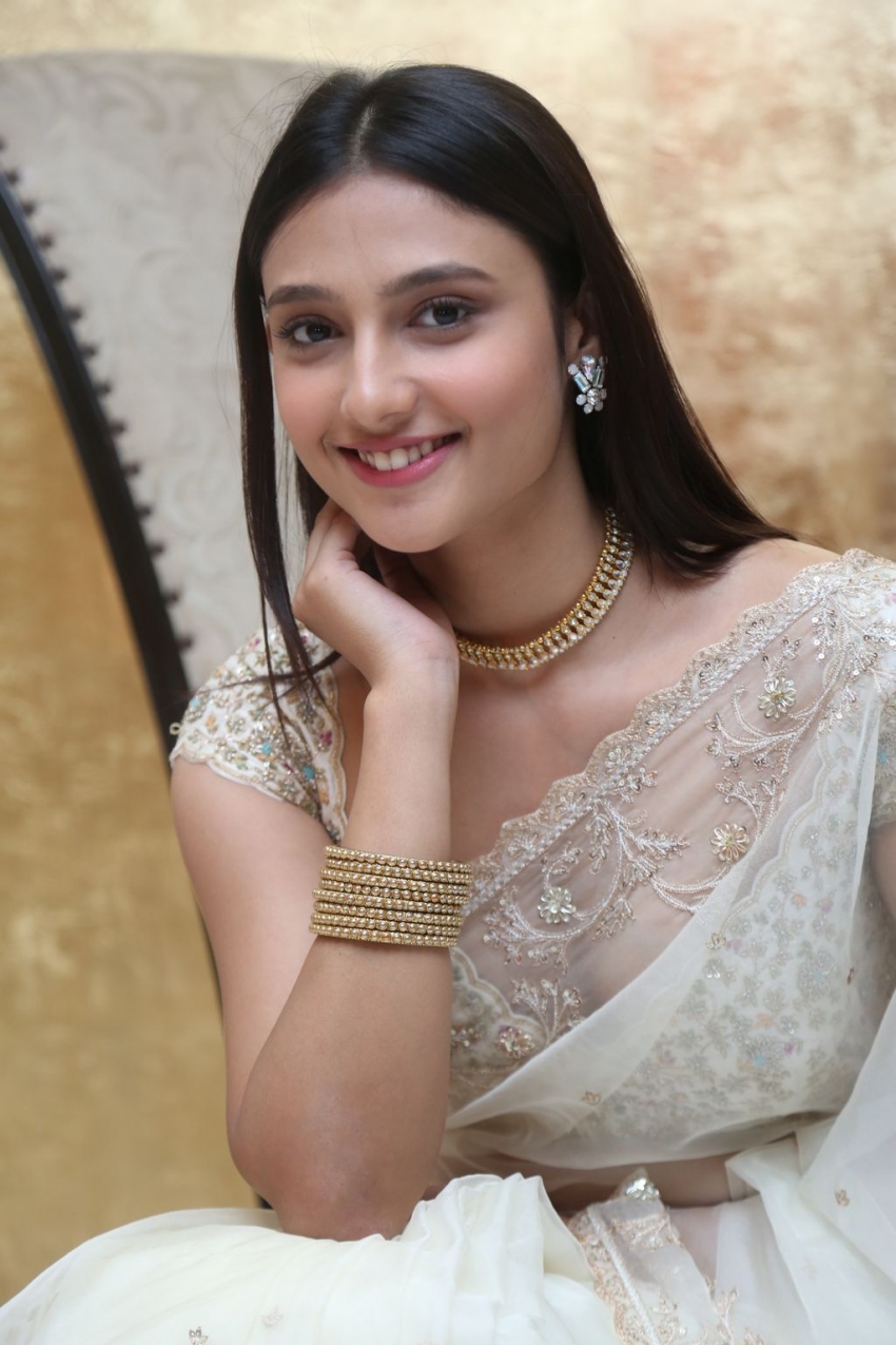 Ritika Nayak Photo [HD]: Latest Image, Picture, Stills of Ritika Nayak