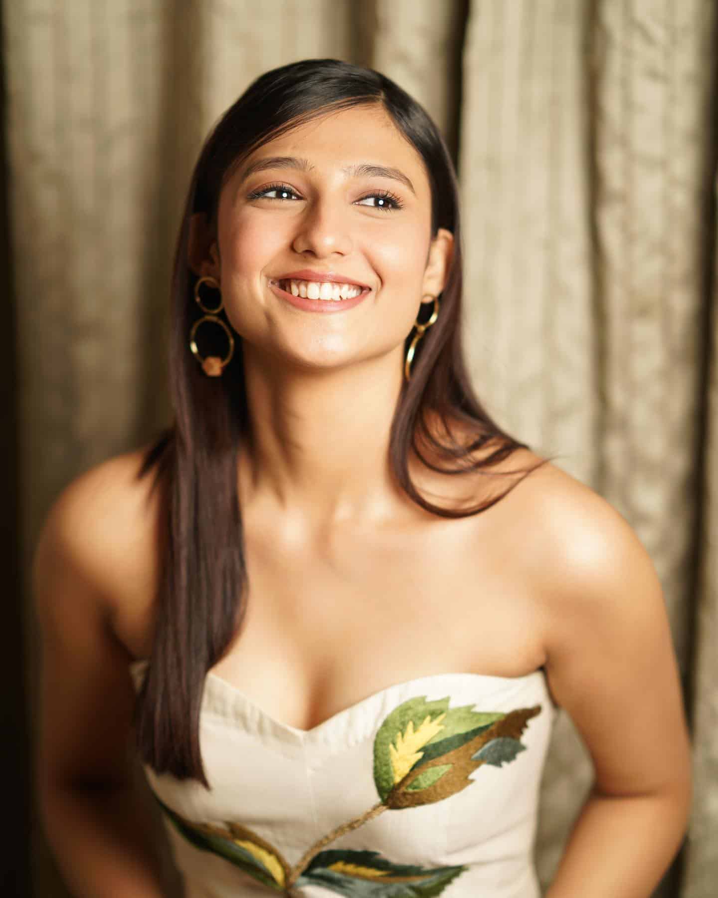 AVAK Fame Ritika Nayak Trendy Pics