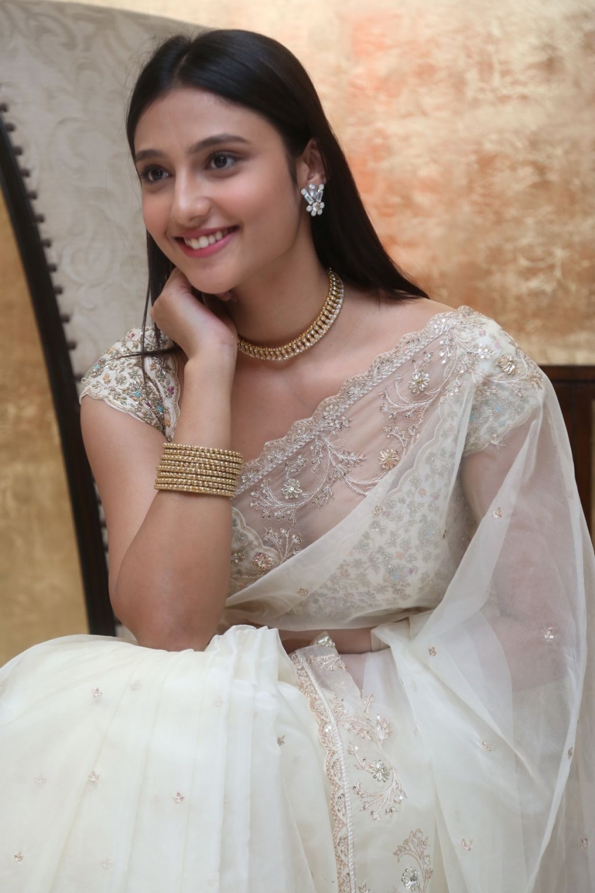 Ritika Nayak Photo [HD]: Latest Image, Picture, Stills of Ritika Nayak