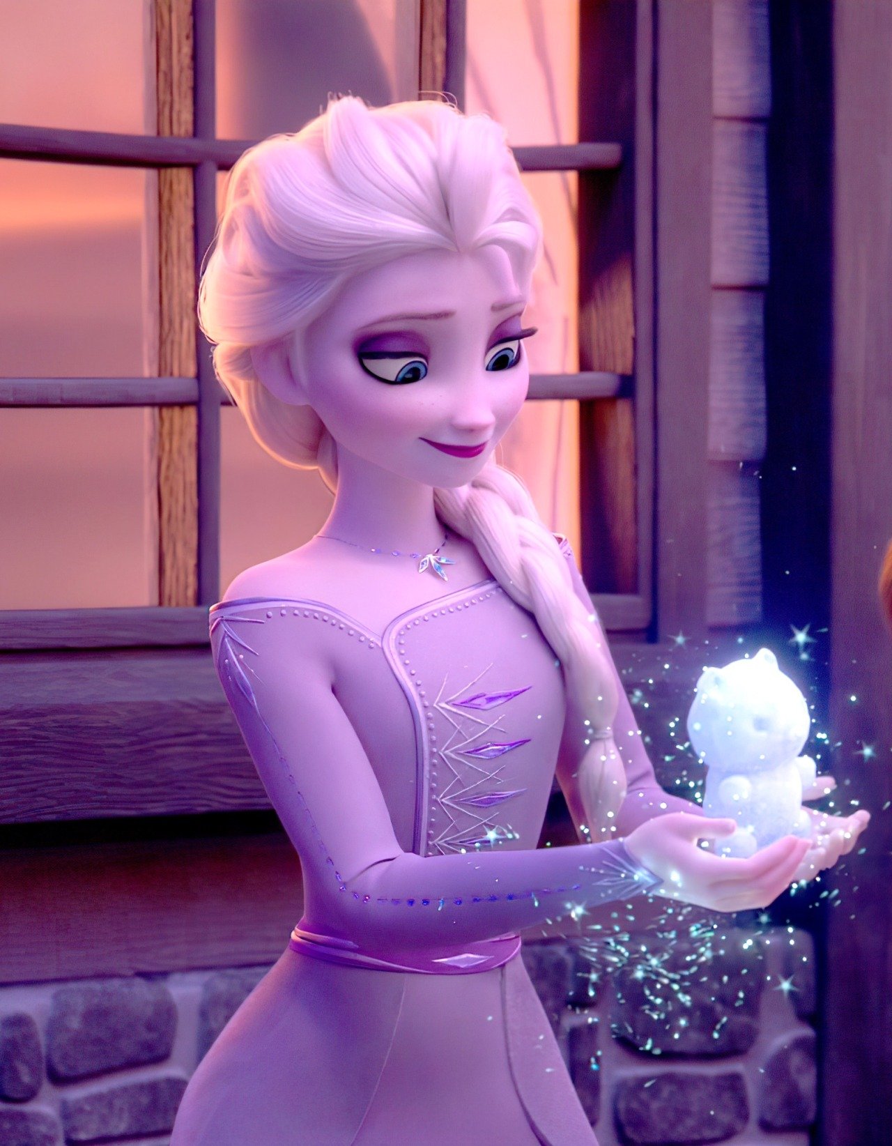 Lots of big and beautiful picture of Elsa from Frozen 2 movie