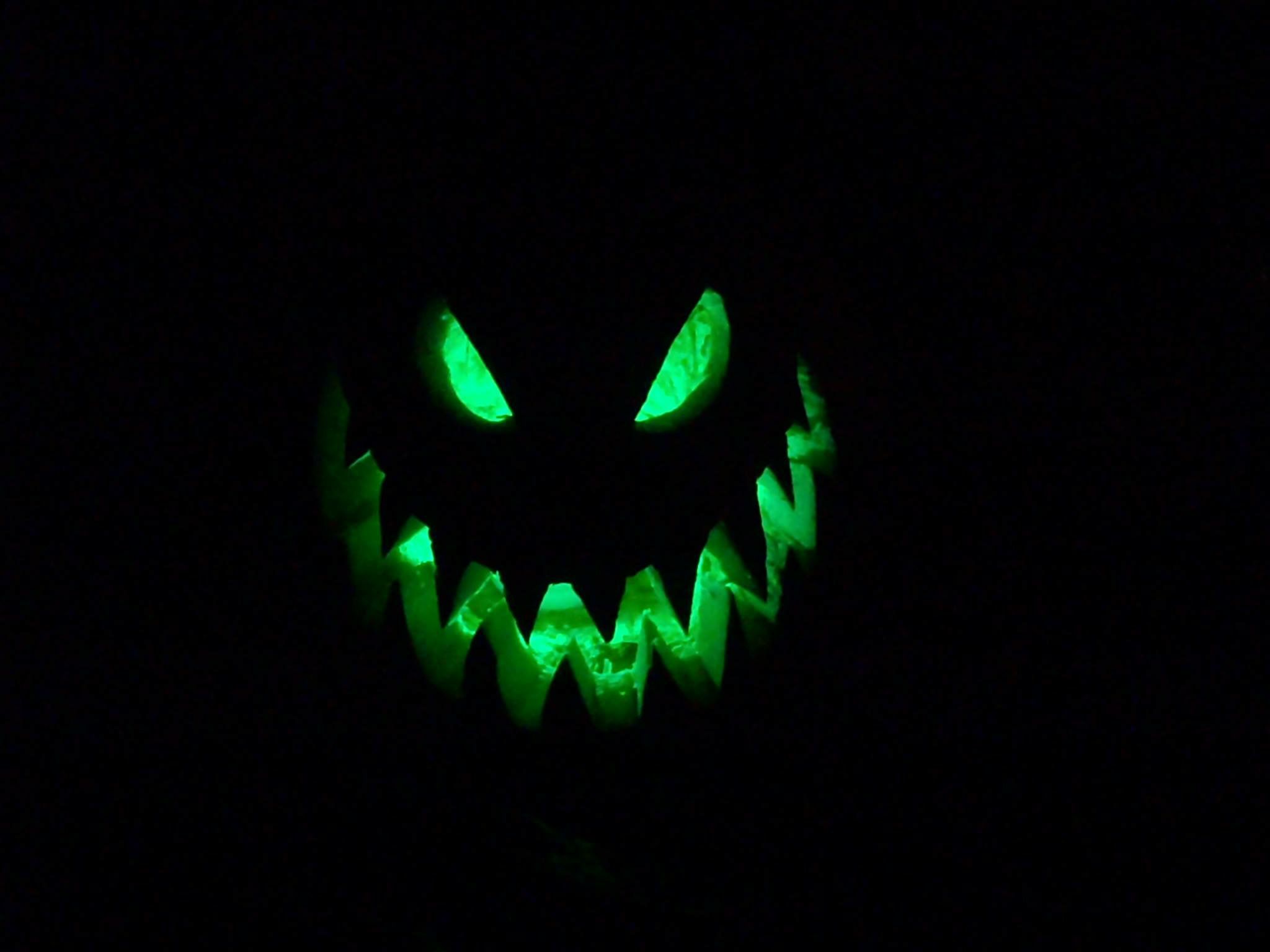 Cool Halloween Jack o Lanterns To Make. Dark green aesthetic, Halloween jack o lanterns, Halloween wallpaper iphone