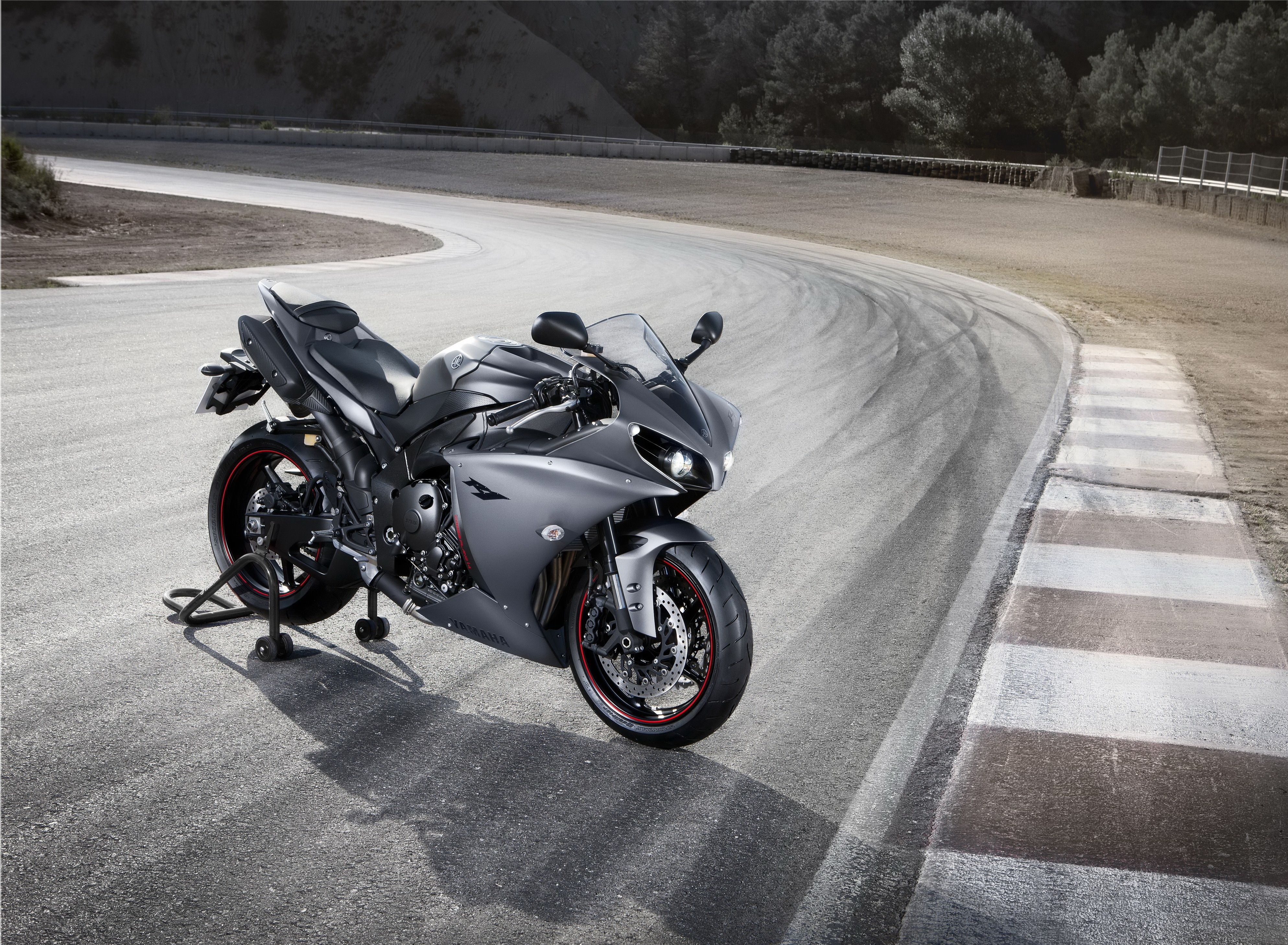 4K Yamaha YZF R1 Wallpaper And Background Image