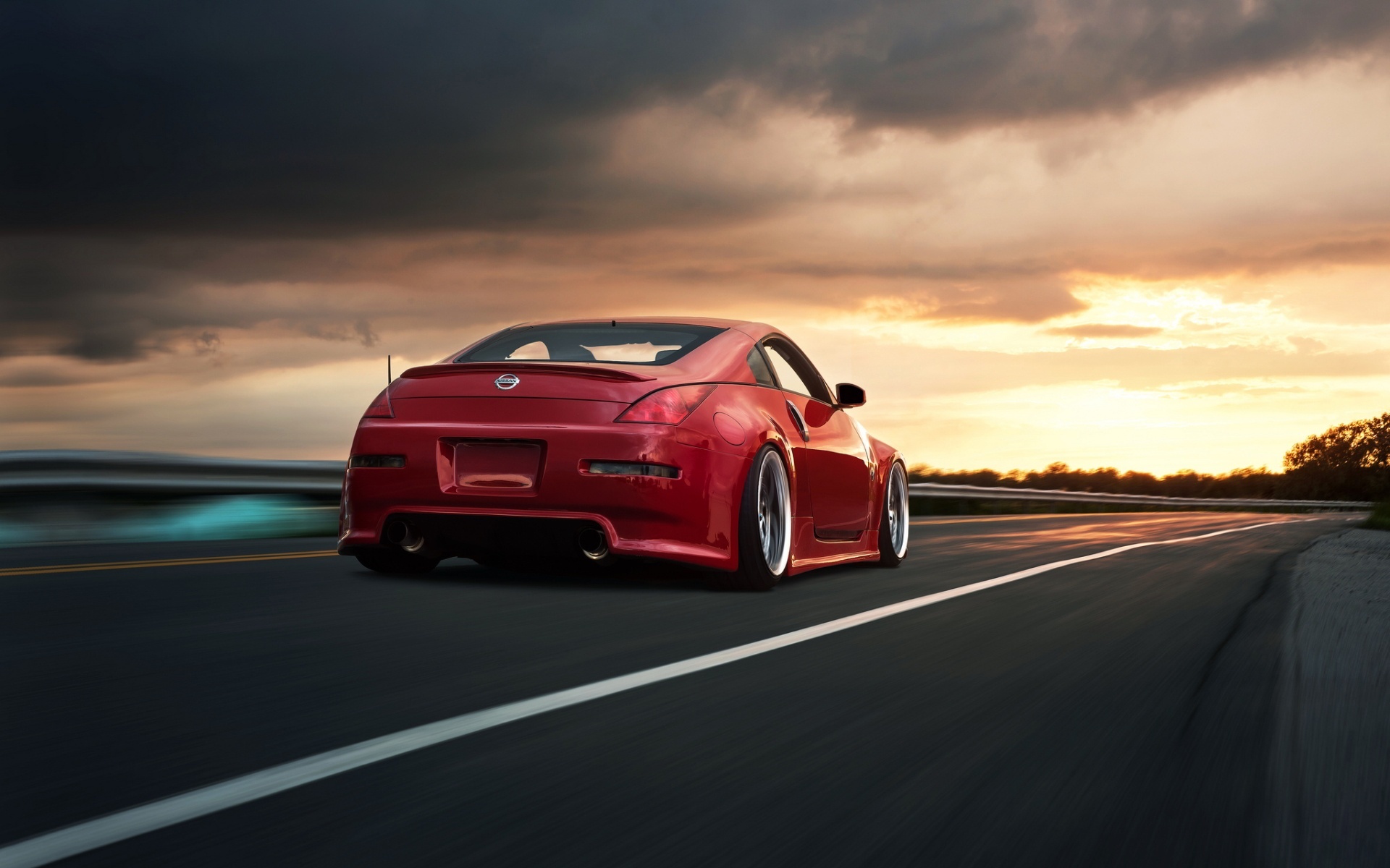 350z 4K wallpaper for your desktop or mobile screen free and easy to download