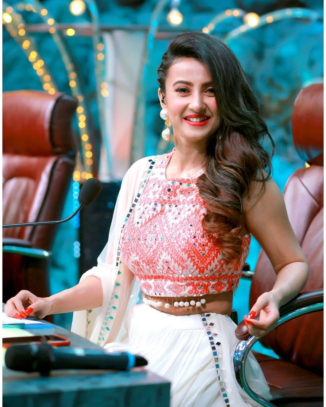 Bengali actress Monami Ghosh hot photo gallery. Actress Monami Ghosh looking very beautiful photo gallery Photo: HD Image, Picture, Stills, First Look Posters of Bengali actress Monami Ghosh hot photo gallery