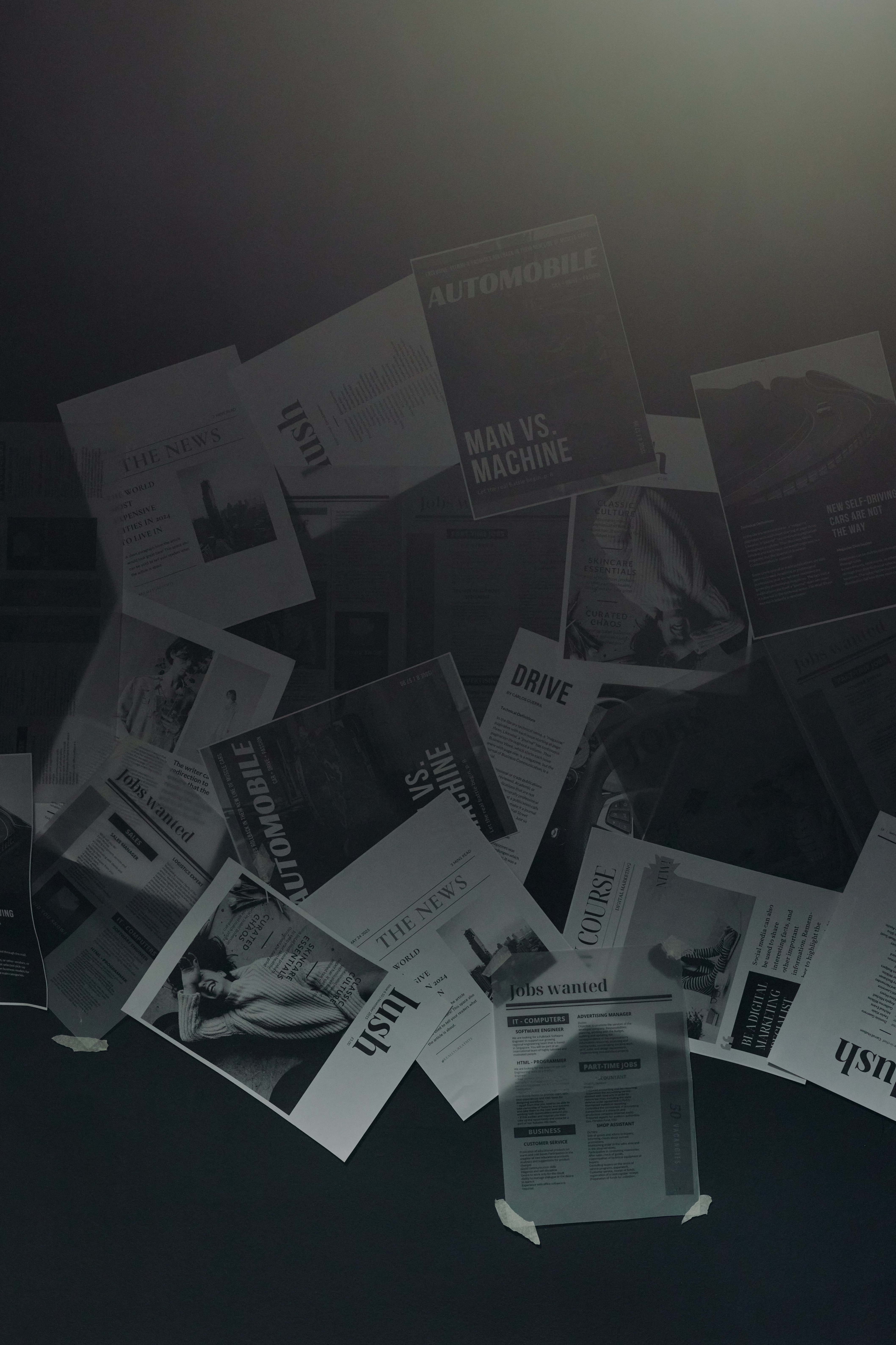 News and wallpaper on wall in room · Free