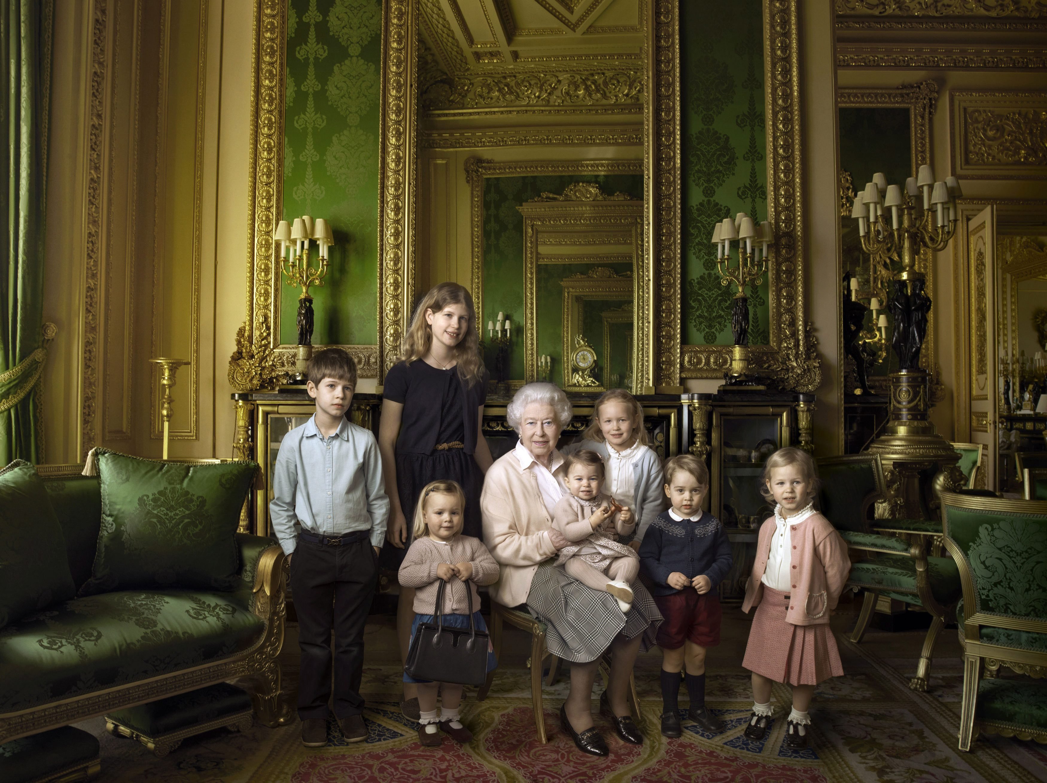 Annie Leibovitz Photo Show Relaxed Queen and Little Royals
