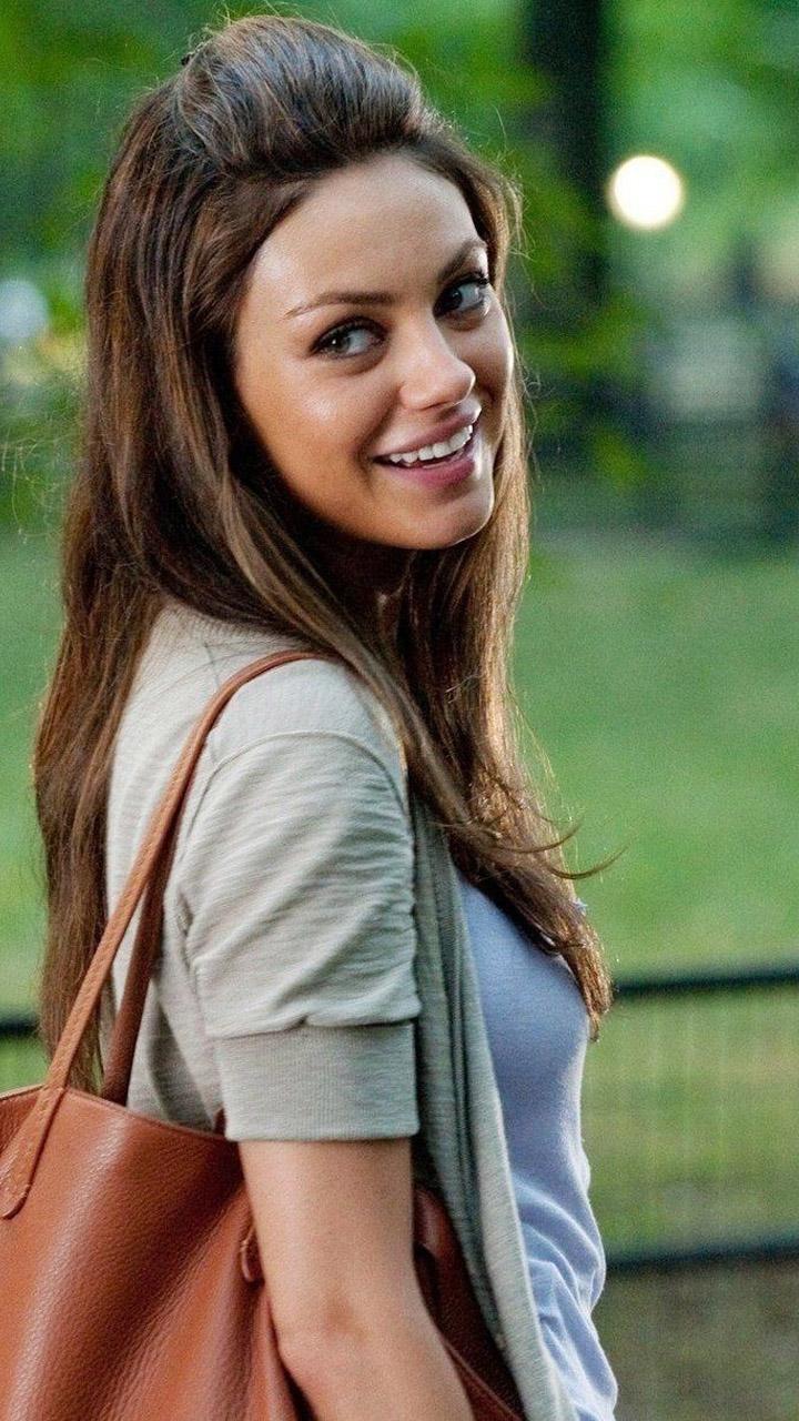 Mila Kunis Wallpaper HD for Android
