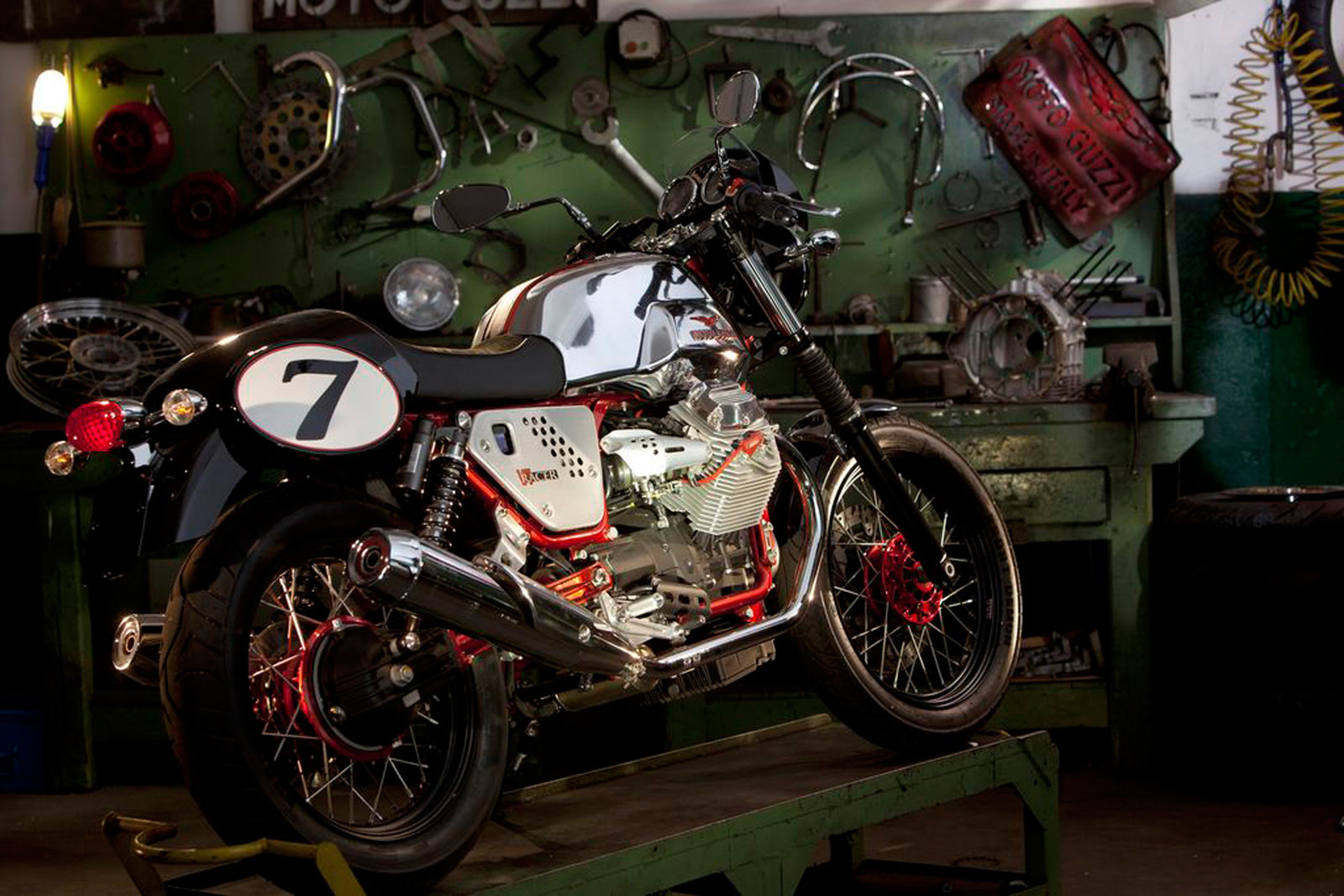 Moto Guzzi V7 Racer Wallpaper