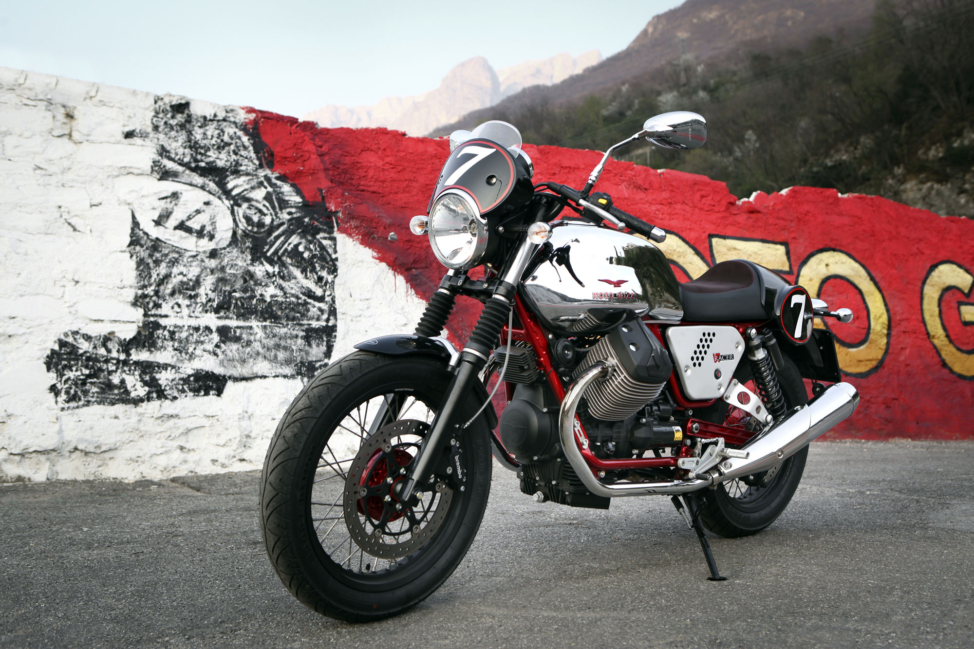 Moto Guzzi V7 Racer Review