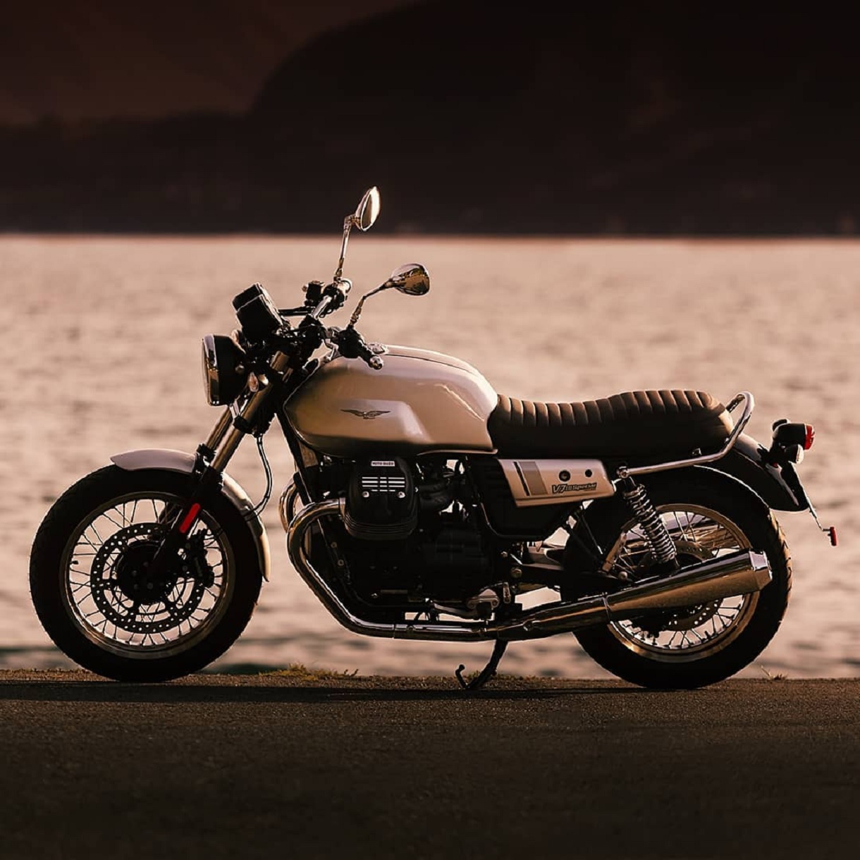 The Moto Guzzi V7 Is An Overlooked Brand New Vintage Bike
