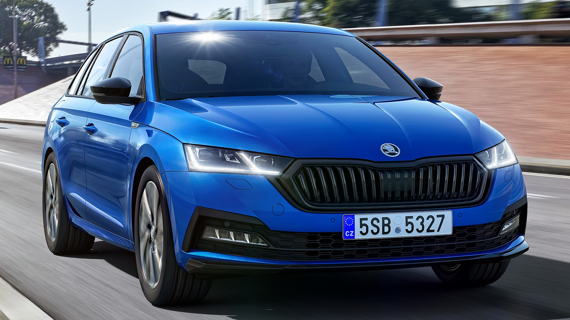Skoda Octavia Combi Sportline and HD Image