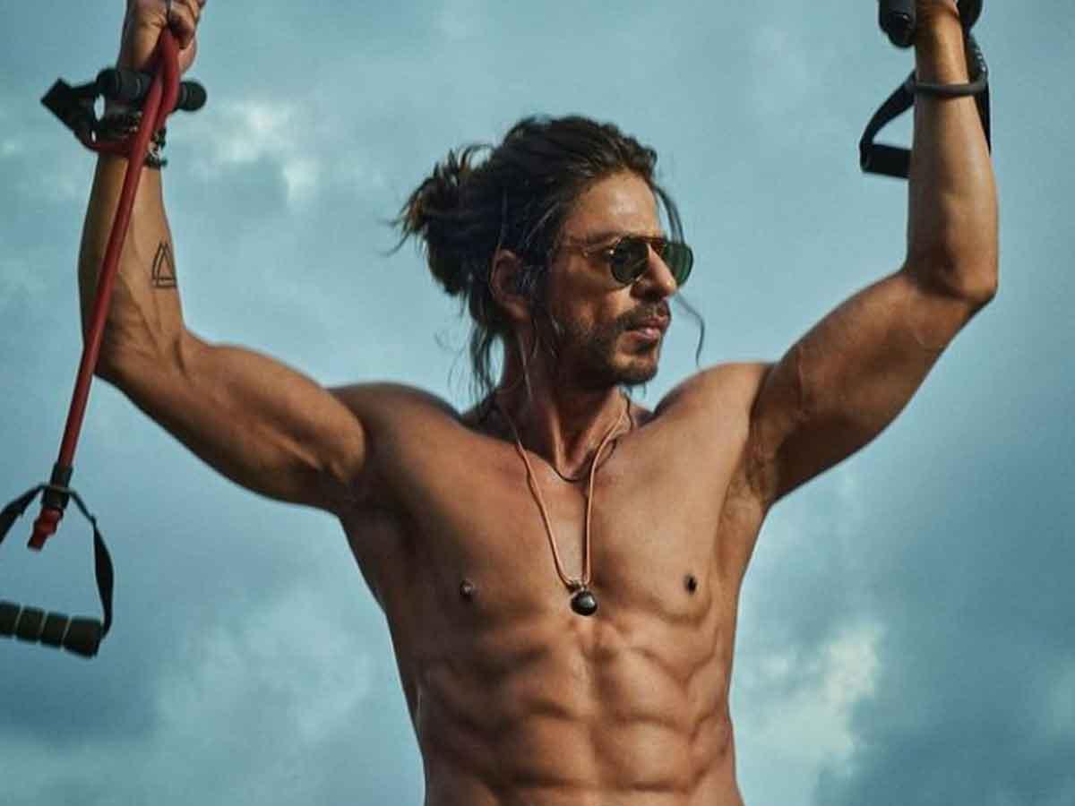 Pathaan First Look: Shah Rukh Khan fans LOVE his gift on 30 Years Of SRK, Call it 'best poster ever'