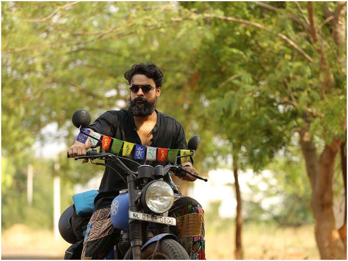 New Tovino Thomas wallpaper pictures