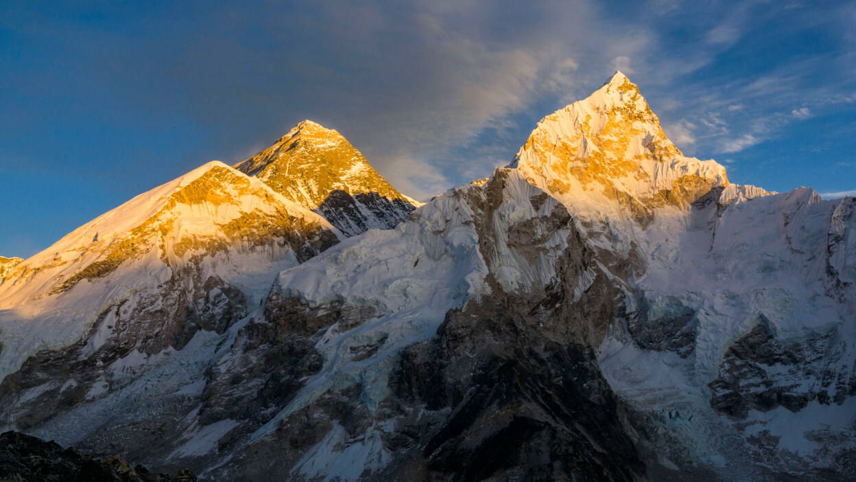 Snapchatting climber summits Everest after 4 deaths on the mountain in a week