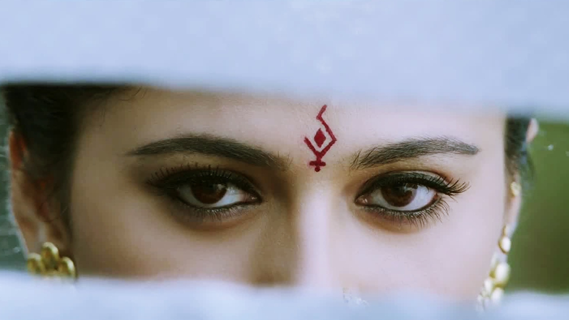 Anushka Shetty Eyes Baahubali 2 The Conclusion Wallpaper 14654