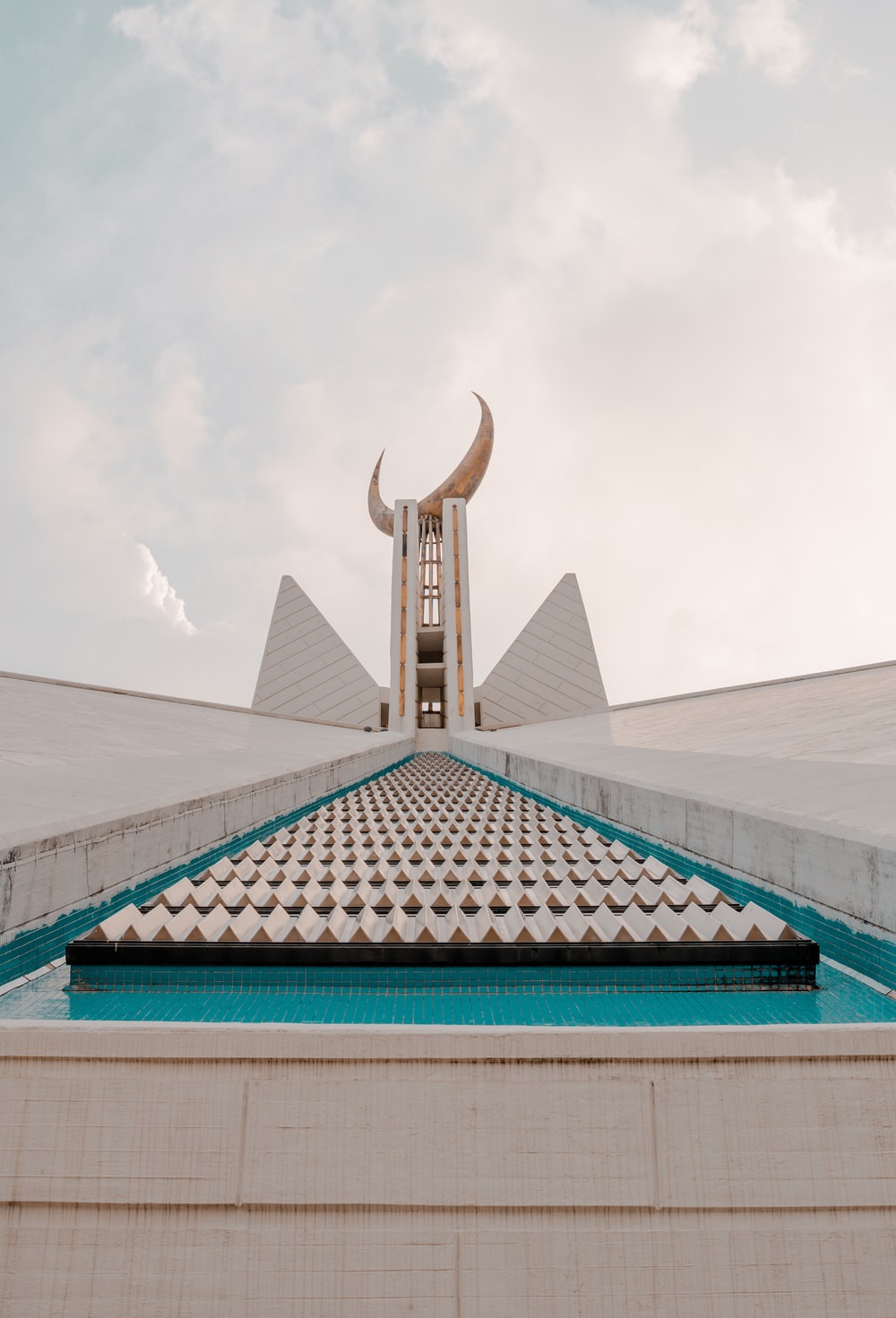 Faisal Mosque Picture. Download Free Image