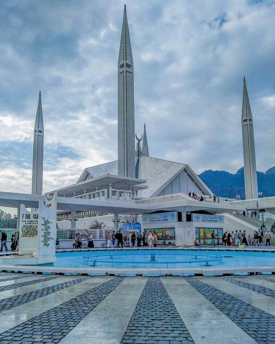 Picture Pakistan on Instagram: “Faisal Mosque Islamabad Pic by Haroon Malik _ Submit your Photo by using Hashtag #PicturePakistan _ #Faisal #FaisalMasjid #Masjid #Mosque”