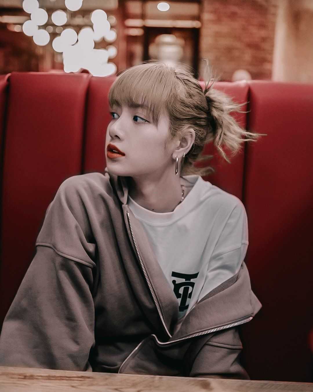 Lisa Wallpaper : r/Lalisa