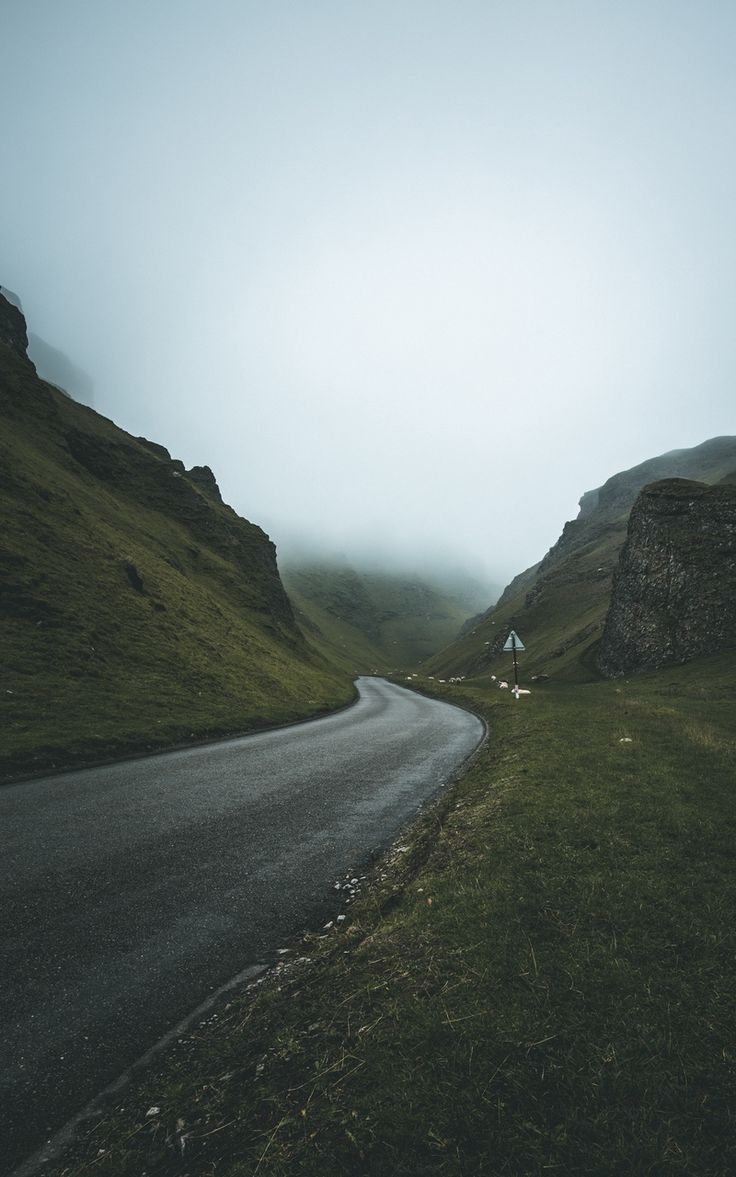 Wallpaper road fog turn mountains