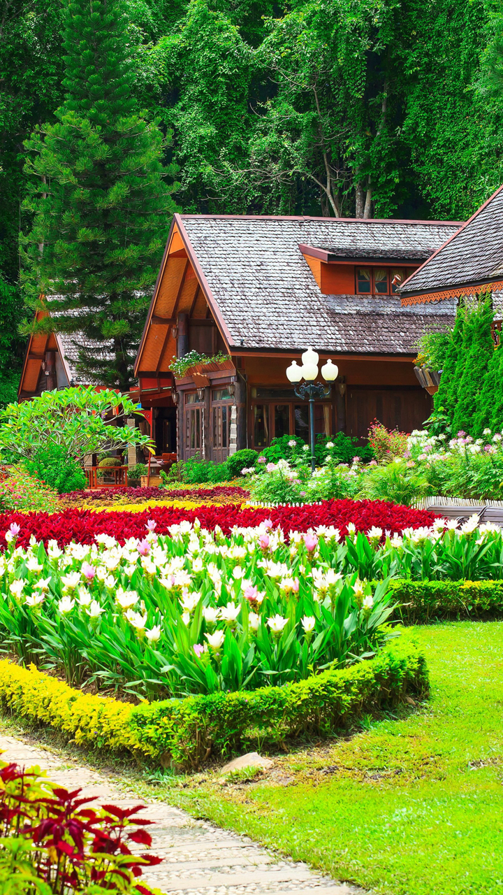 Houses with Beautiful Flower Gardens