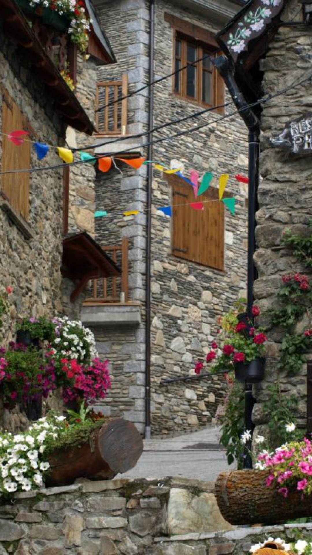 Houses full of flowers HD Wallpaper iPhone 6 / 6S Plus