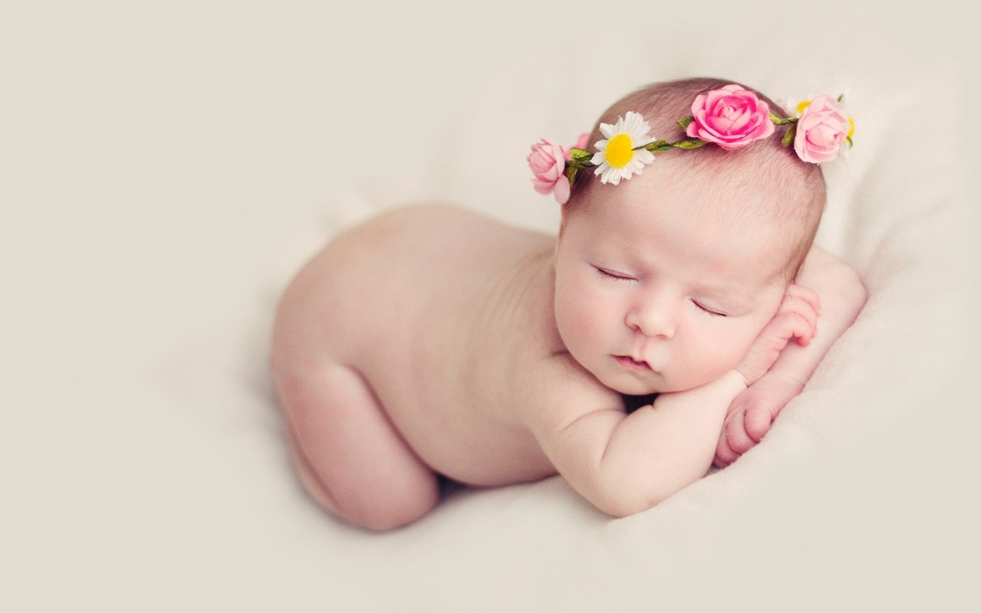 Newborn Baby Wallpaper