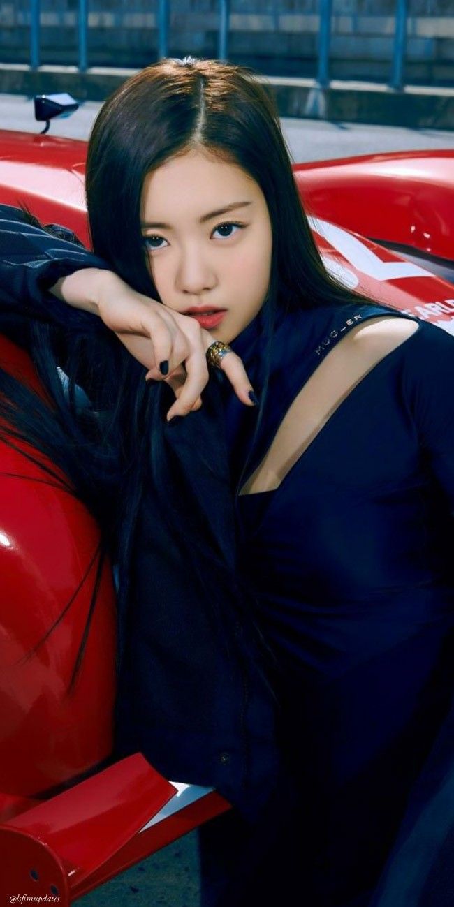 LE SSERAFIM Wallpaper Lockscreeen. KIM GARAM. Aktris, Selebritas, Gadis Baik