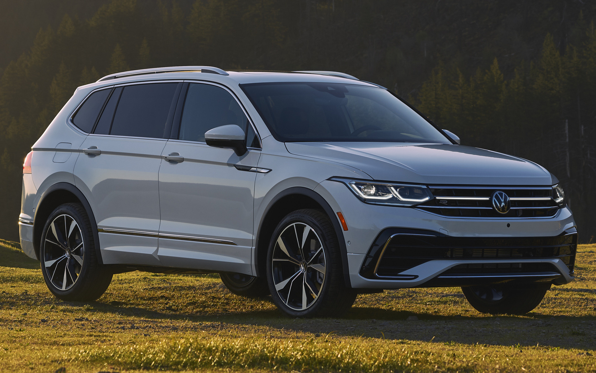 2022 Volkswagen Tiguan R Line (US) And HD Image