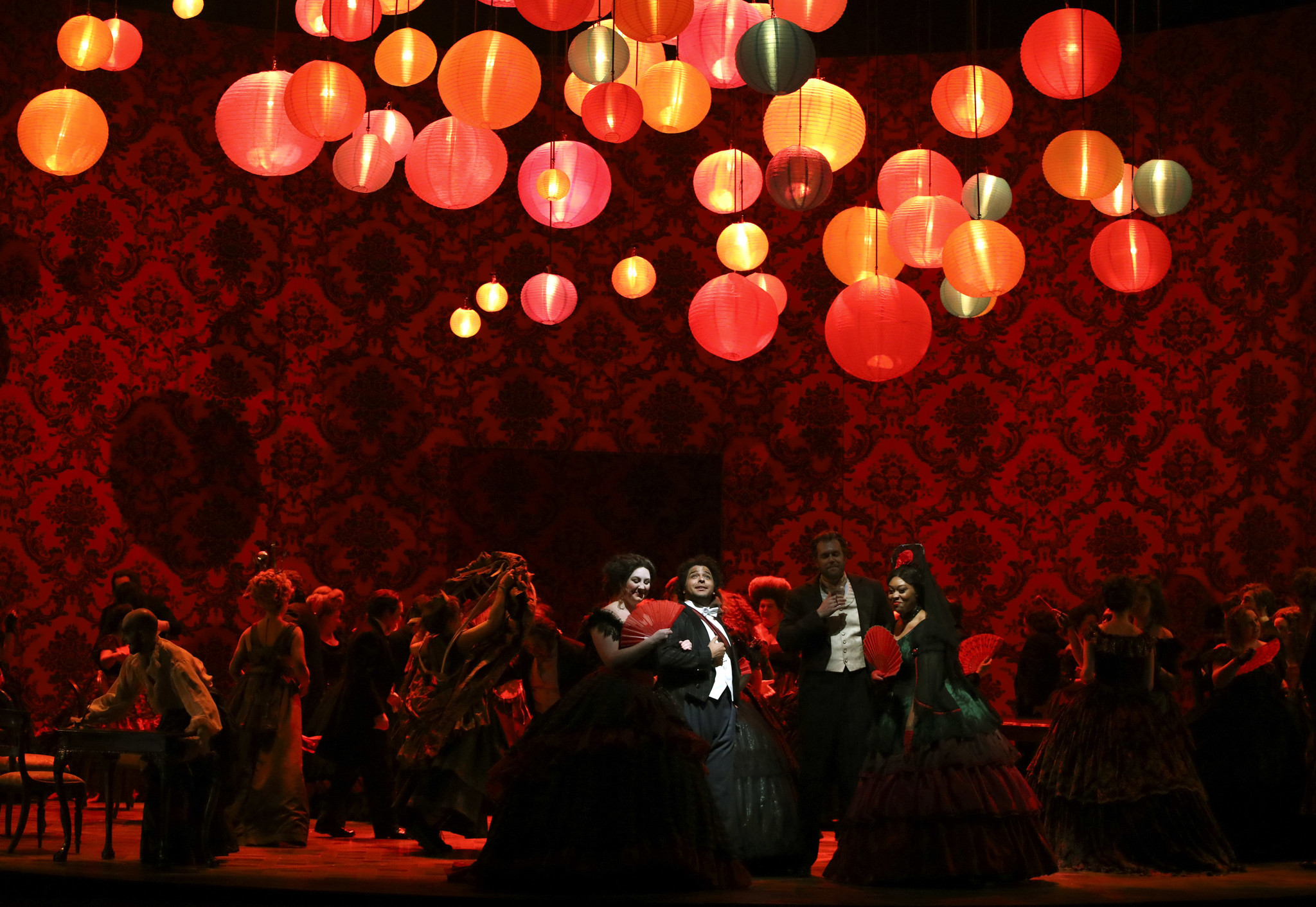 Lyric Opera review: One singer soars in Verdi's 'La Traviata'