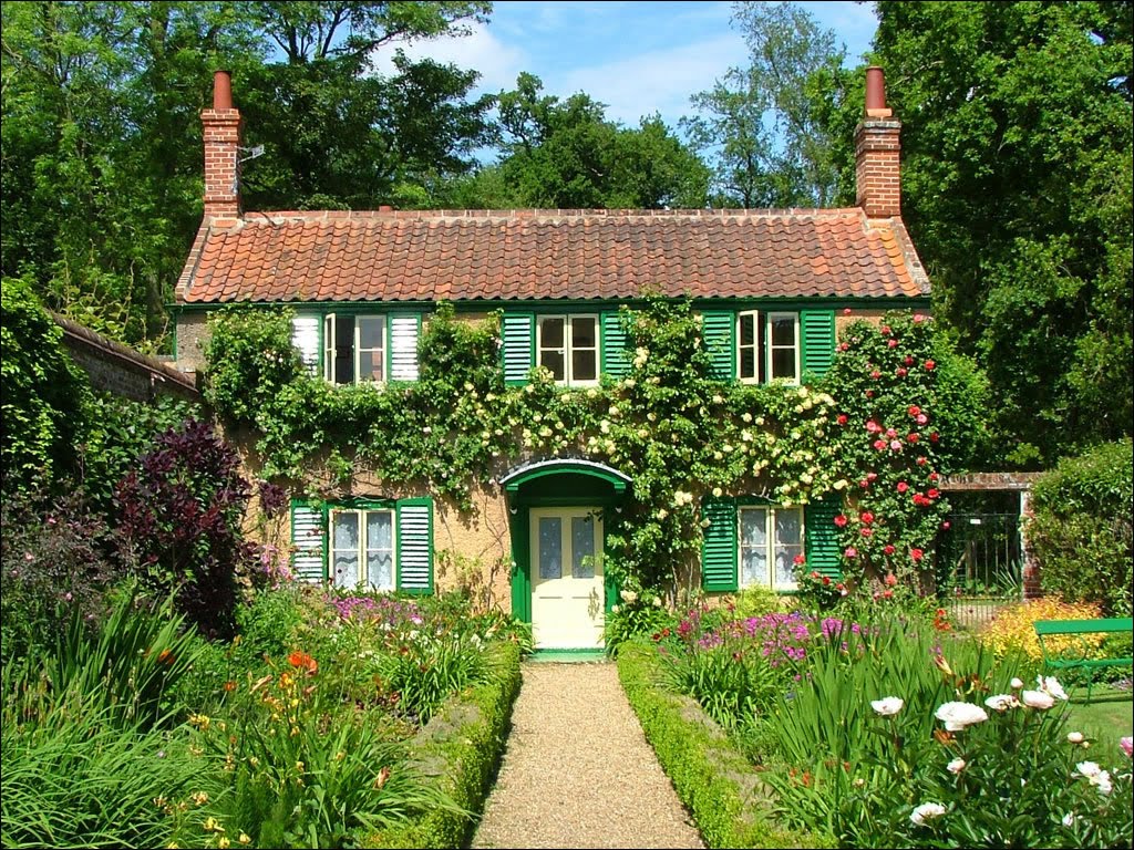 English Country Cottage Wallpaper