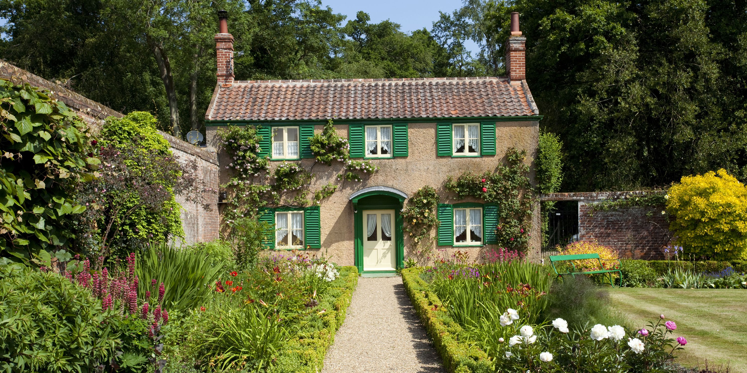 Photo of English Country Cottages That Make Us Want One Right Now