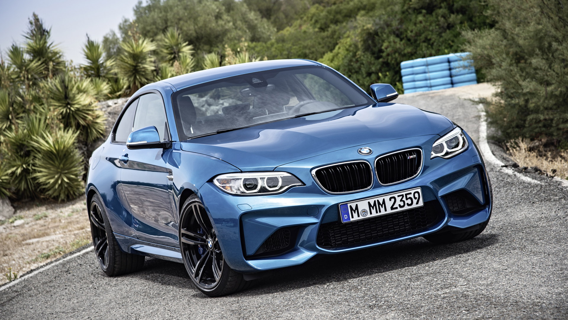 BMW M2 finally breaks cover