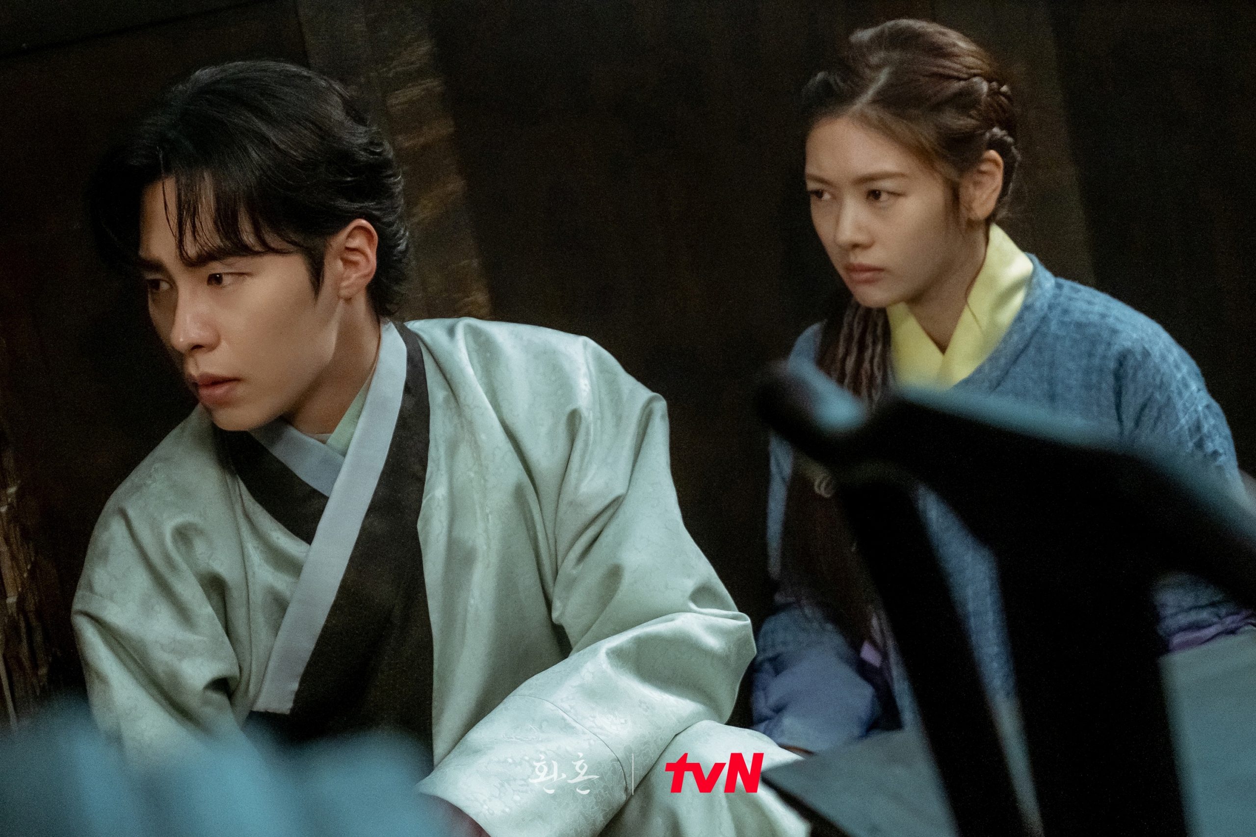 Lee Jae Wook And Jung So Min Find Themselves In A Harrowing Situation In “ Alchemy Of Souls”