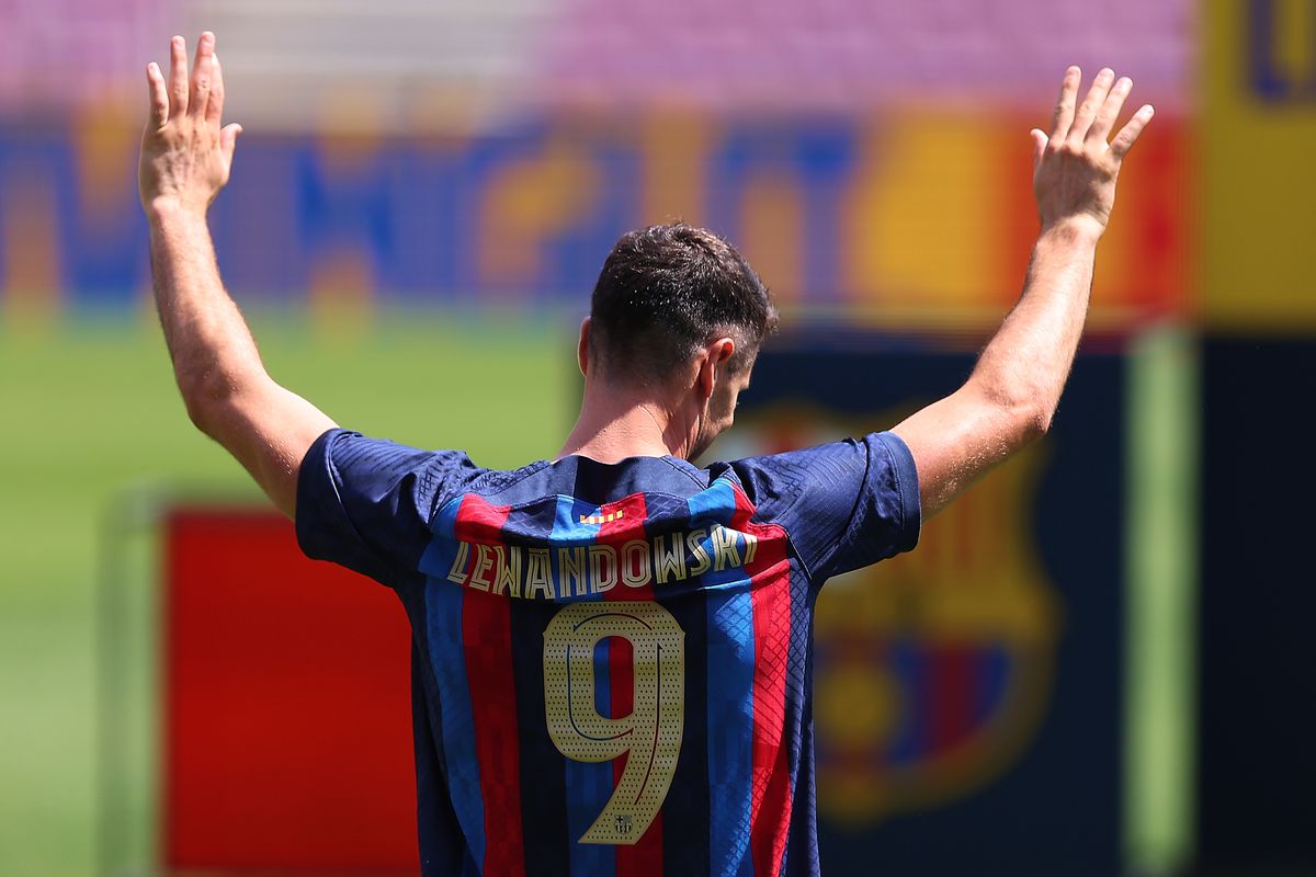 Barcelona confirm Robert Lewandowski is club's new No. 9
