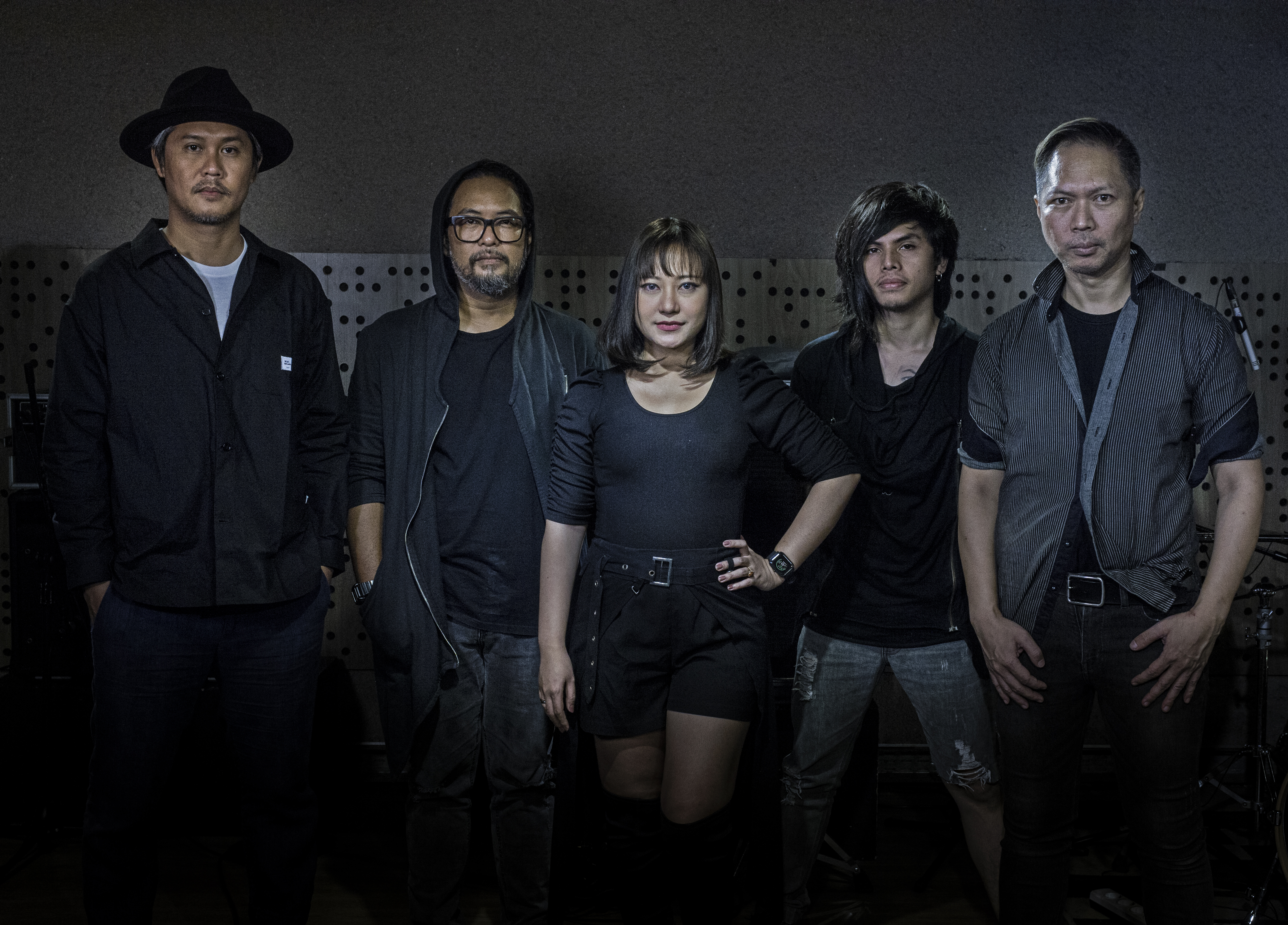 Aiu Ratna Cokelat band