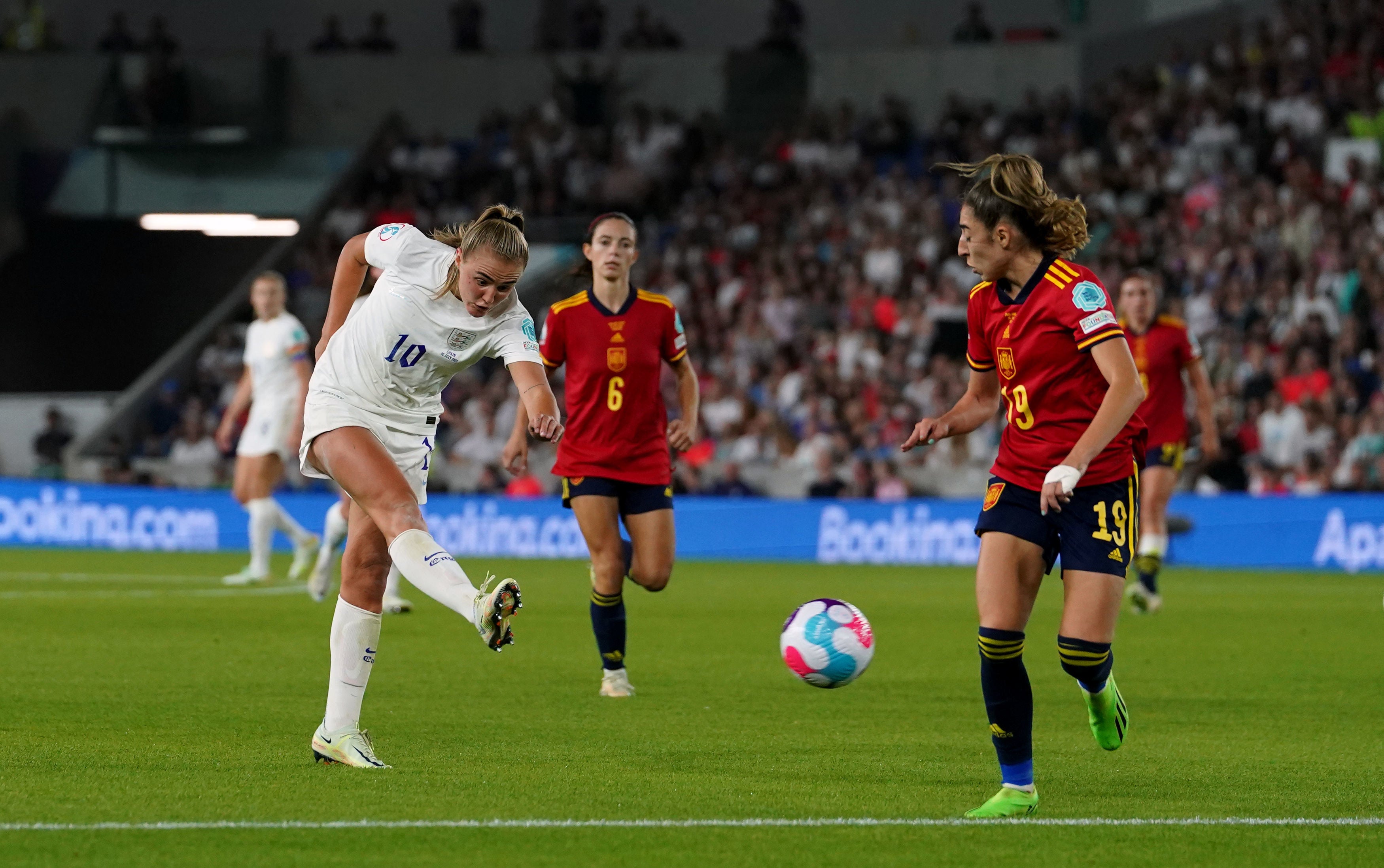 England spain football. Овертайм в футболе. Пас в футболе. Евро 2022 по футболу женщины.