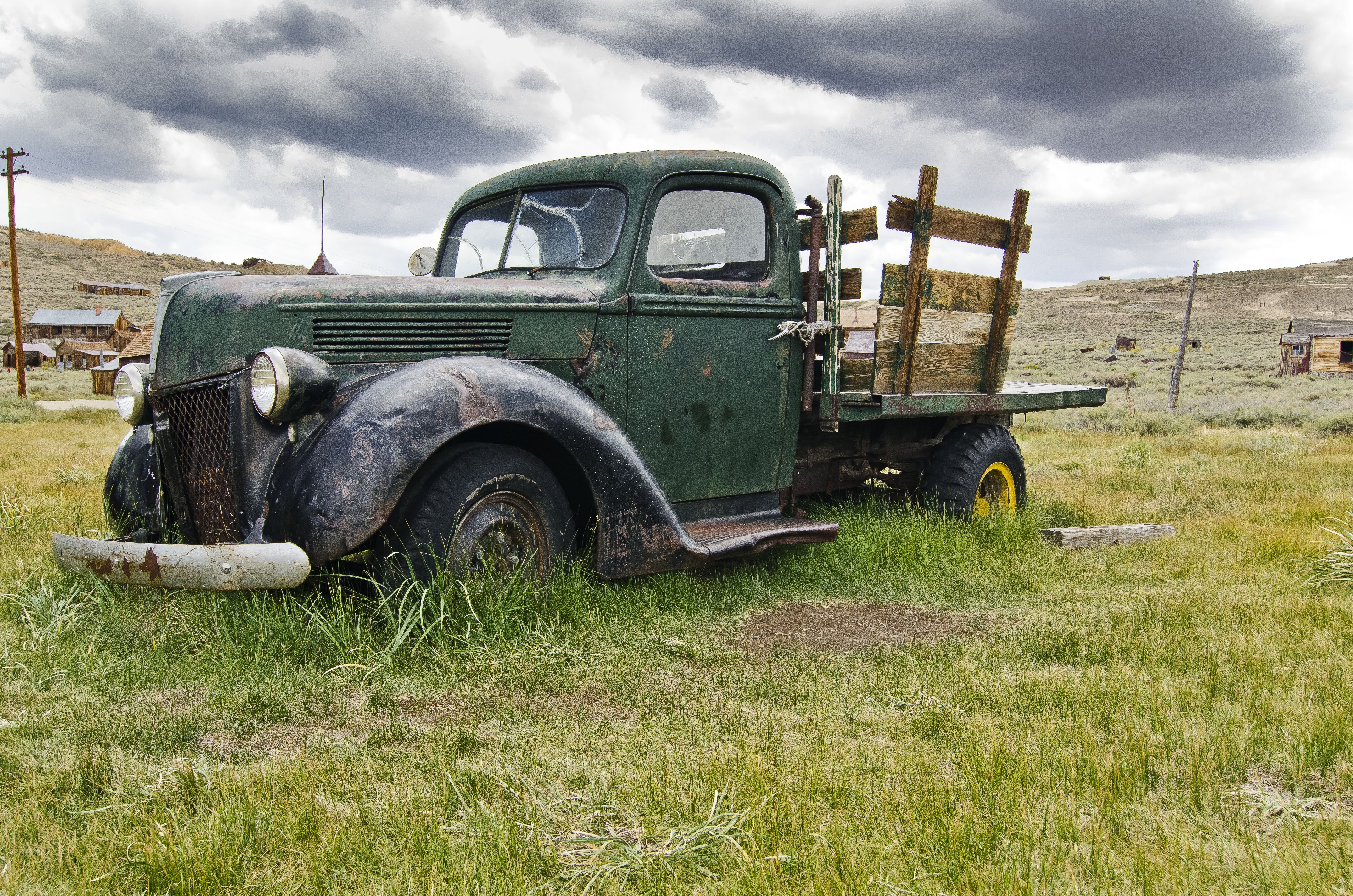 Rusty old truck wallpaperx3264