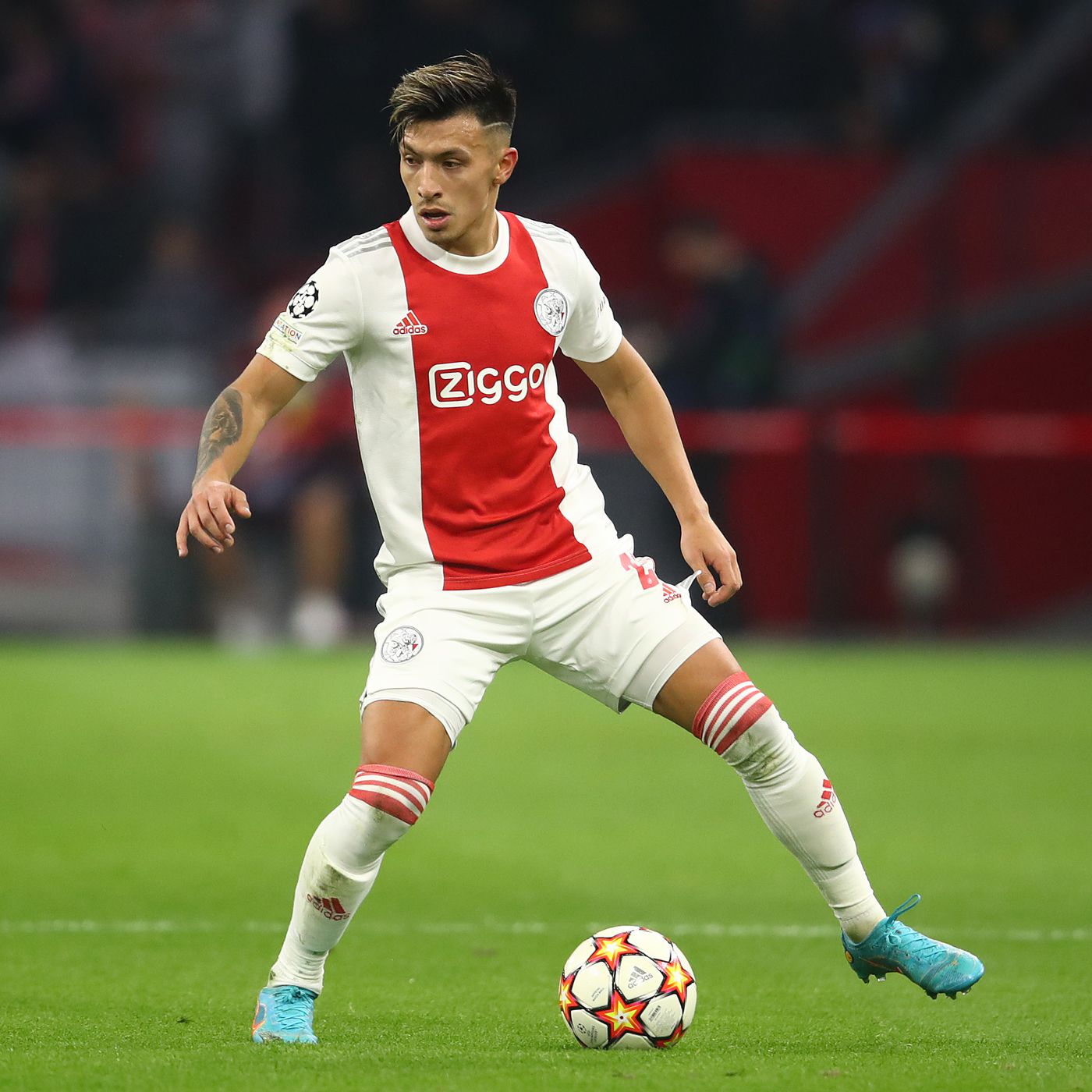 Barcelona pondering whether to open talks with Ajax for Lisandro Martinez