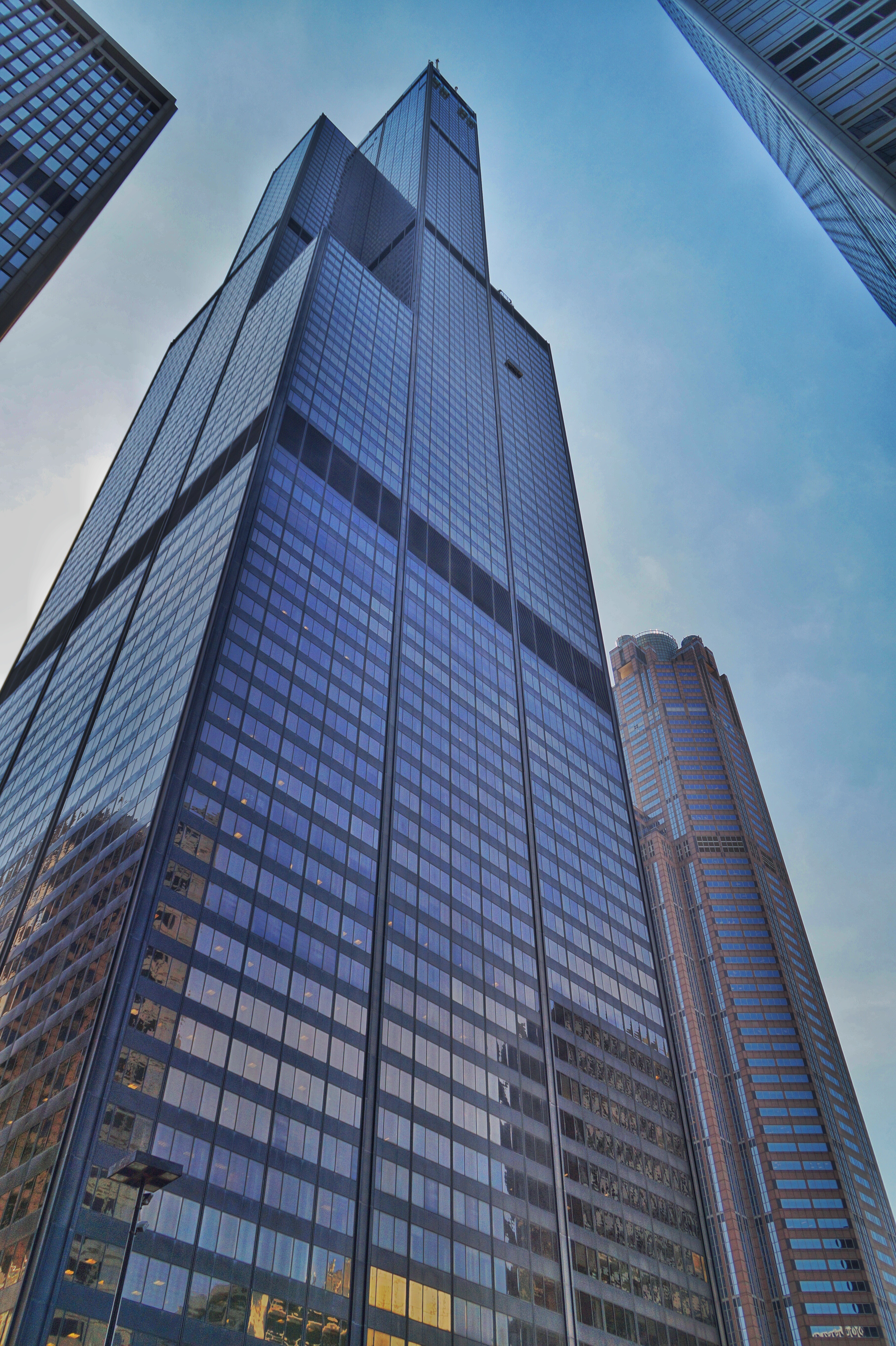 Willis tower in downtown of Chicago free image download
