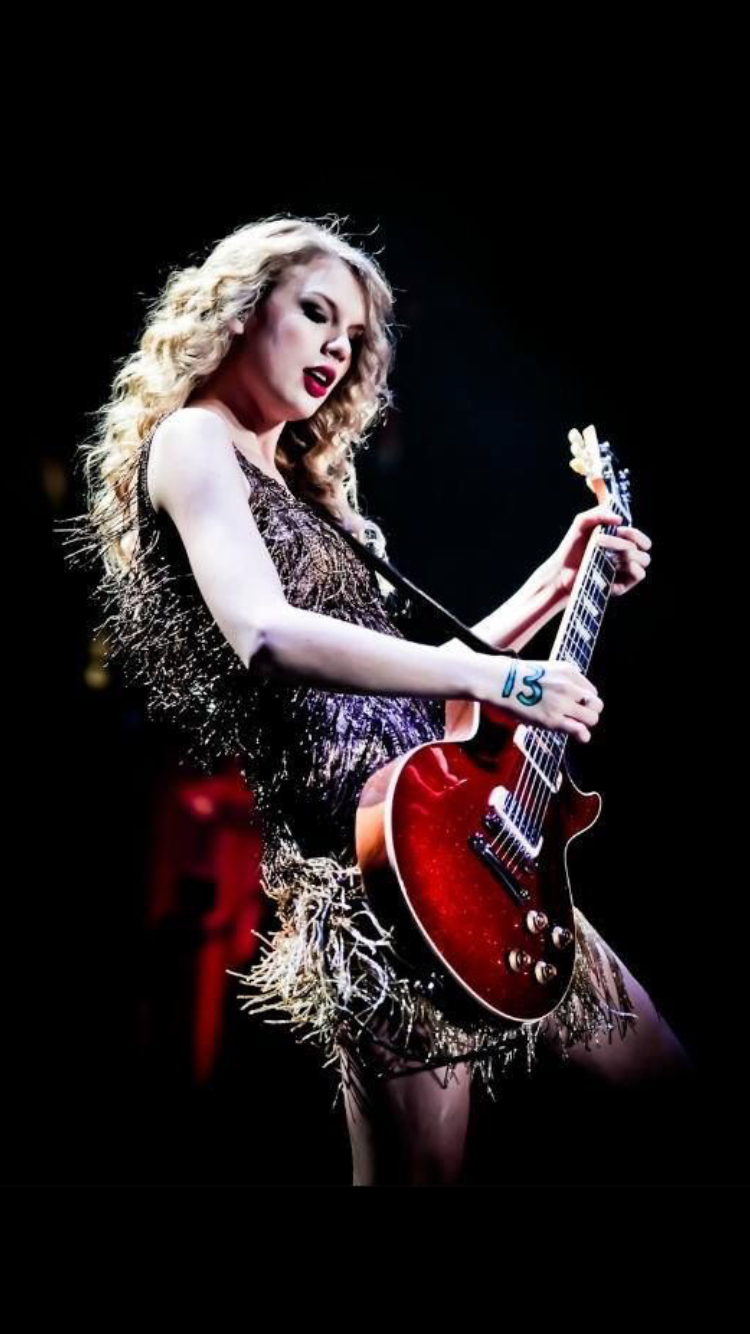Taylor Swift Wallpaper Lockscreens. Taylor swift fearless, Taylor swift guitar, Taylor swift concert