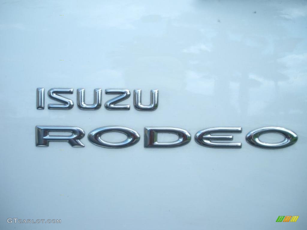 Isuzu Rodeo LS Marks and Logos Photo